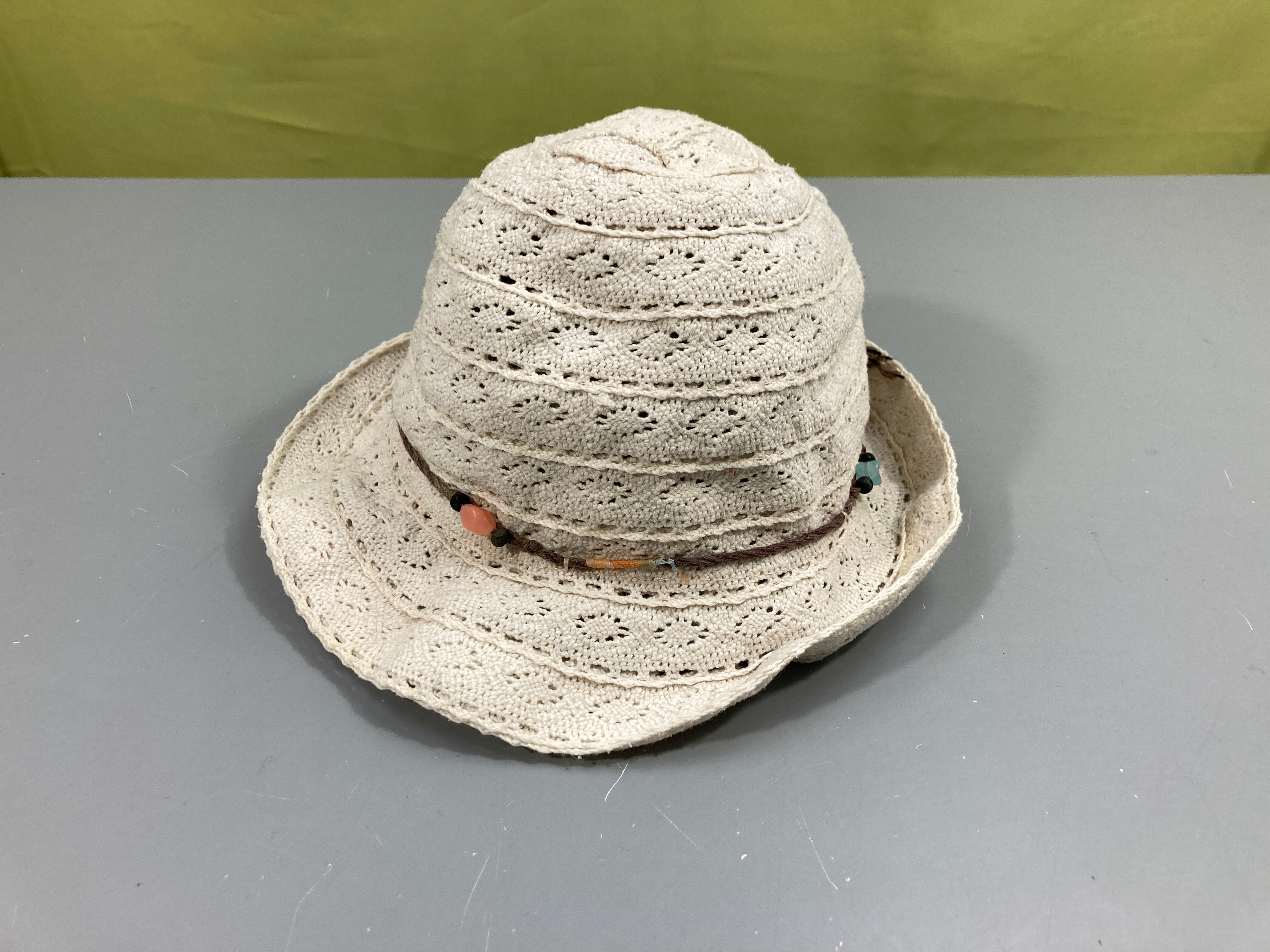 Chapeau crochet biege perles