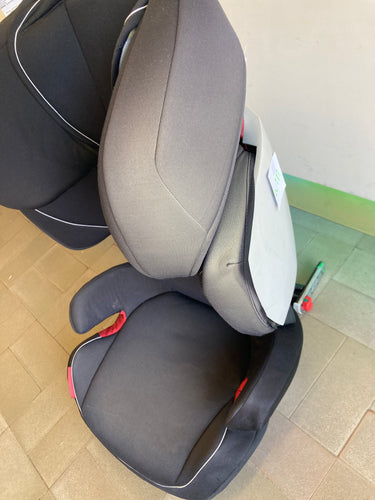 Siège auto noir Cybex Solution X fix groupe 2/3 de 15à36kg 3 à 12a Décoloration d'un coté (soleil) et auréole assise, moins cher chez Petit Kiwi