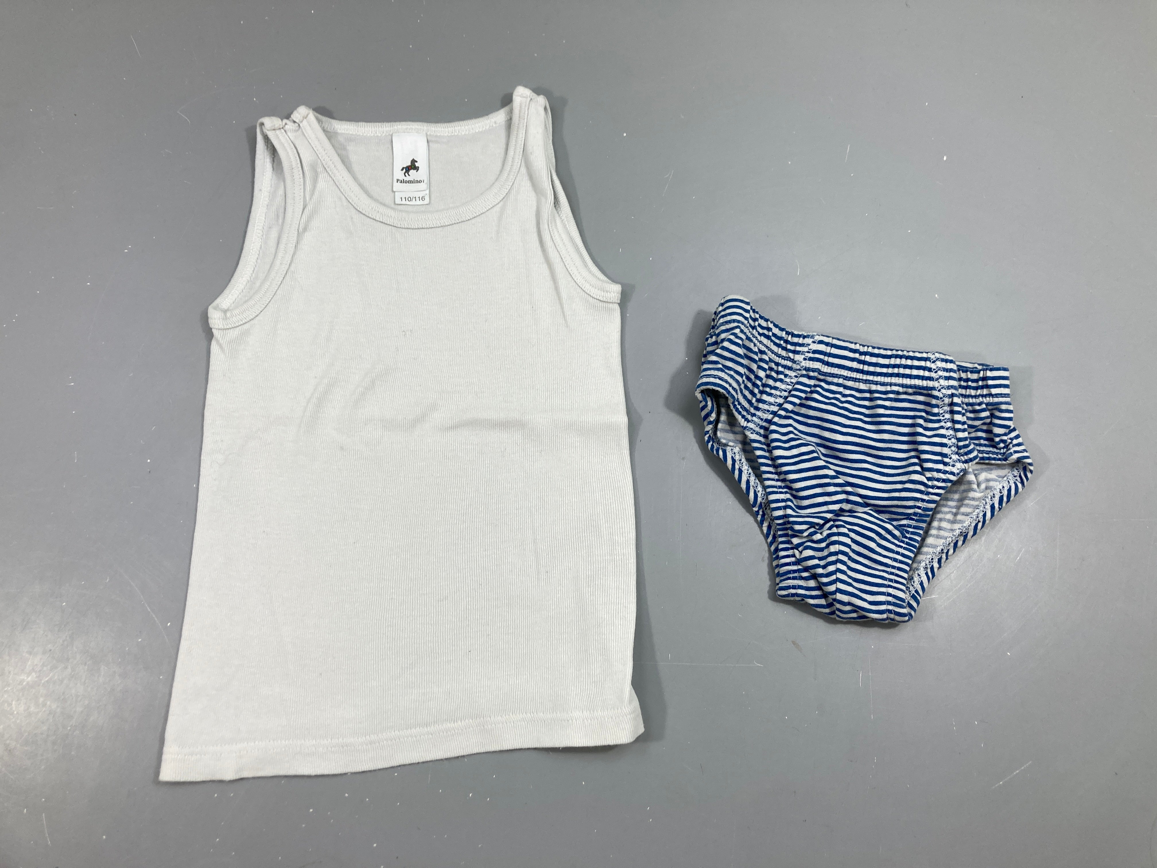 Chemisette s.m blanc + Slip bleu rayé blanc (Taille comme un 4a)