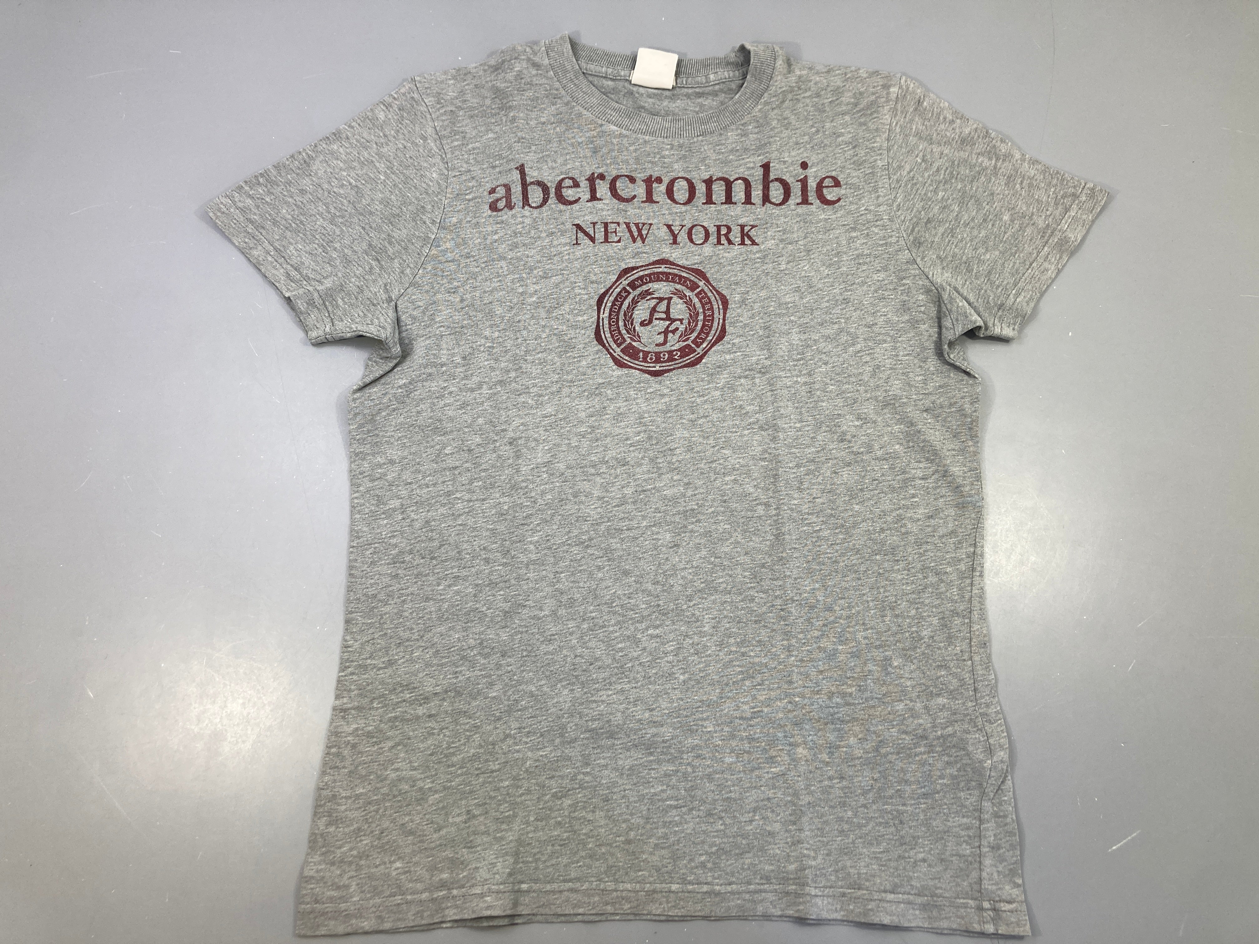 T-shirt m.c gris chiné Abercrombie (taille notée XL mais taille comme un M)