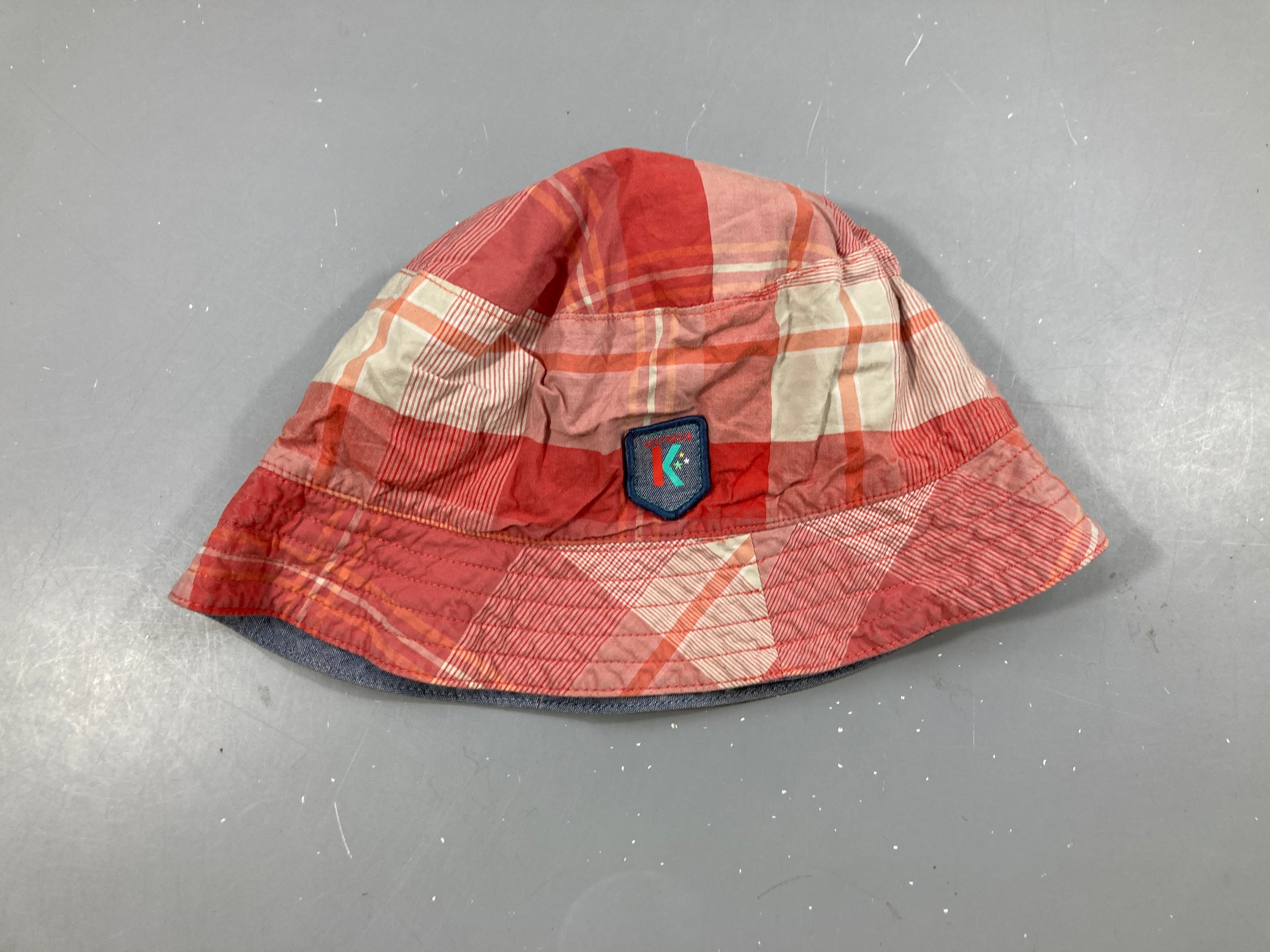 Chapeau réversible à carreaux rouge-beige/denim