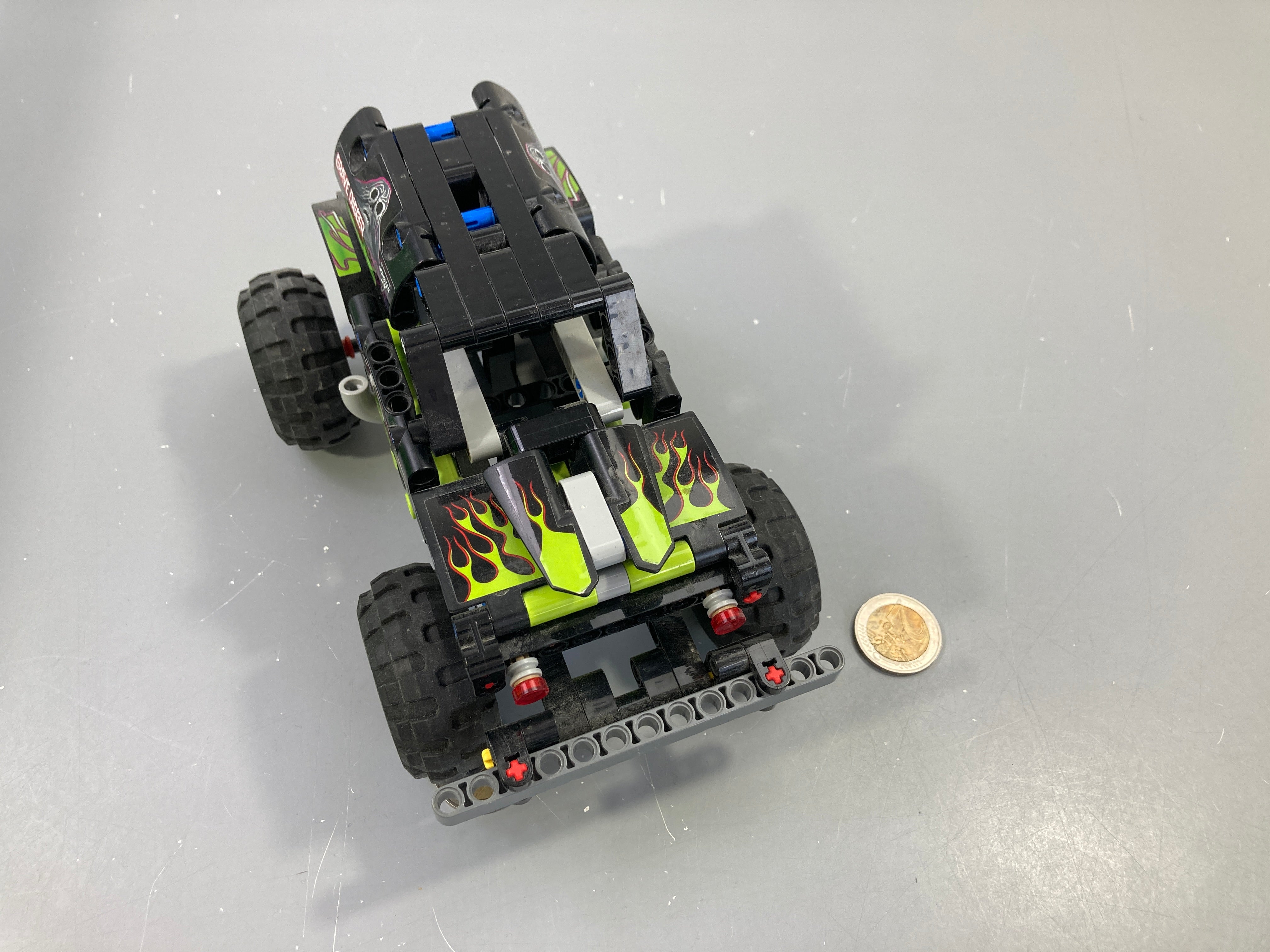 Lego Te.chnic Monster Jame- Grave Digger modèle 42118, sans mode d'emploi. Vendu comme sur la photo
