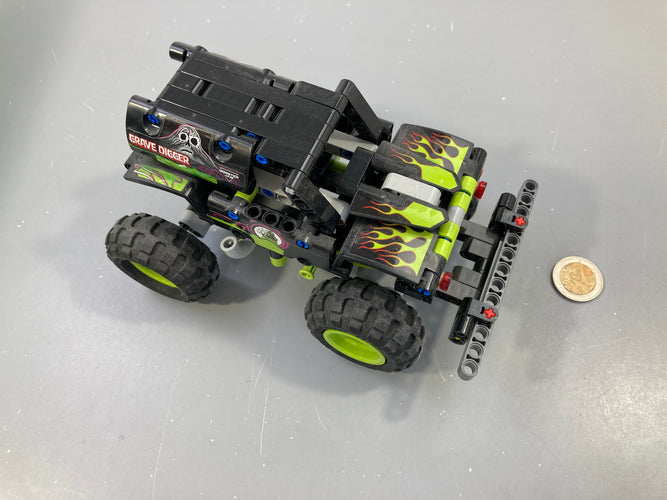 Lego Te.chnic Monster Jame- Grave Digger modèle 42118, sans mode d'emploi. Vendu comme sur la photo, moins cher chez Petit Kiwi