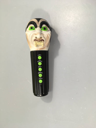Lampe de poche Halloween Dracula sonore, moins cher chez Petit Kiwi