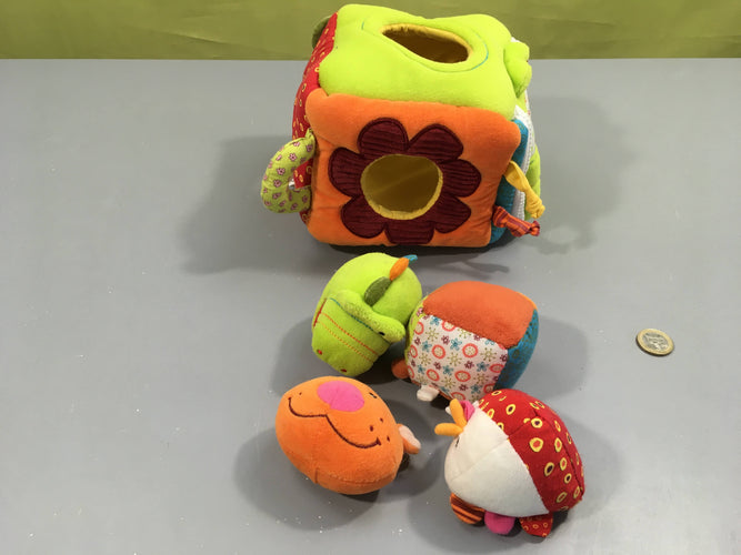 Cube d'activités textile ferme, moins cher chez Petit Kiwi