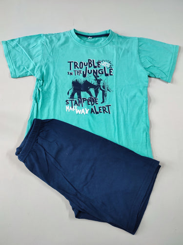 Pyjashort 2pcs jersey vert éléphant "Trouble in the jungle"/short bleu marine, moins cher chez Petit Kiwi