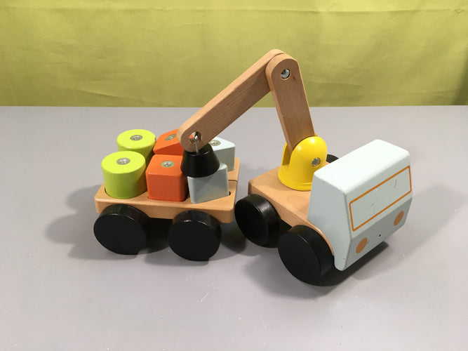 Camion en bois avec grue avec cubes Mula, moins cher chez Petit Kiwi