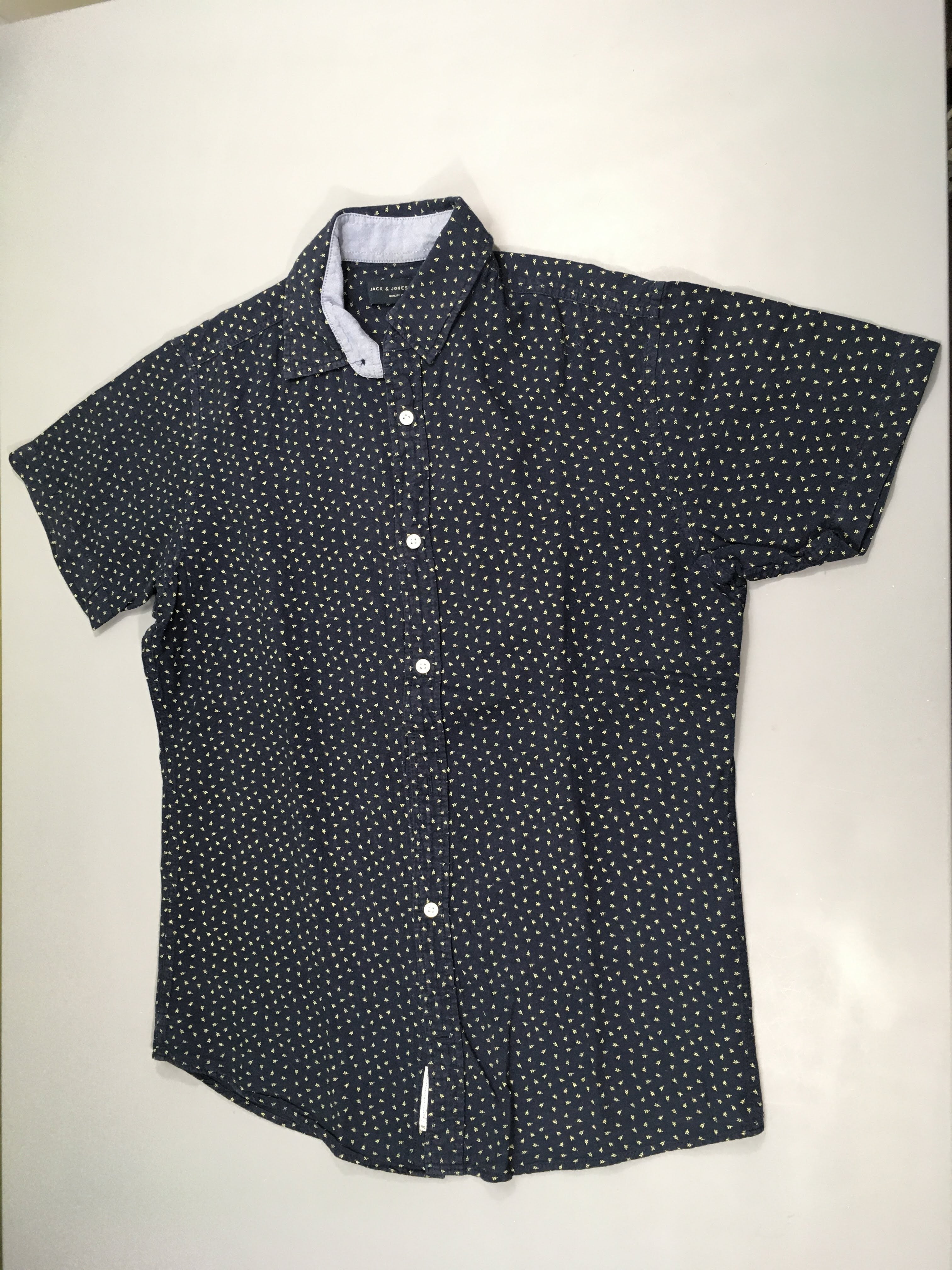 Chemise m.c bleu motifs jaunes 26% lin