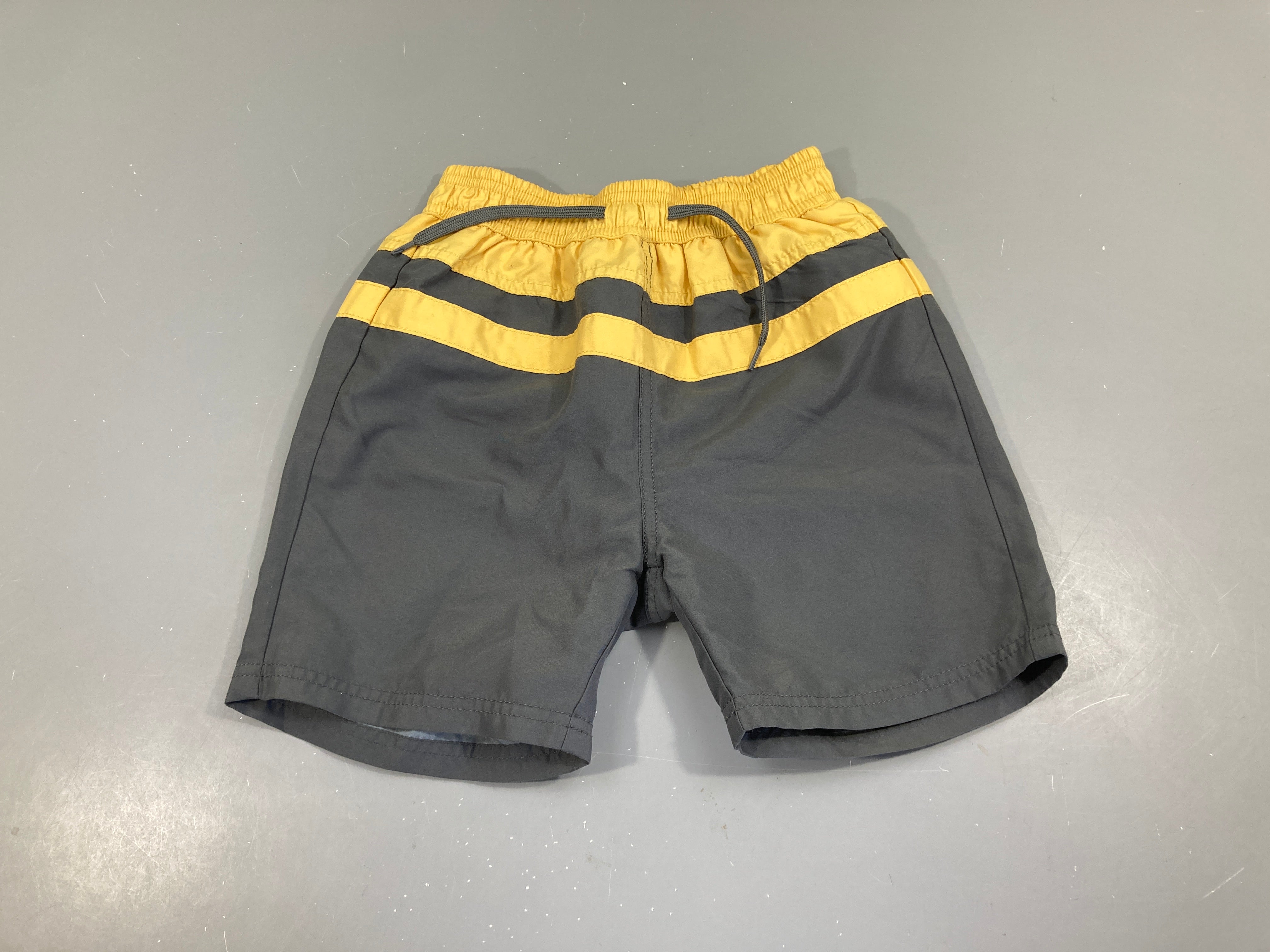 Maillot short gris-jaune