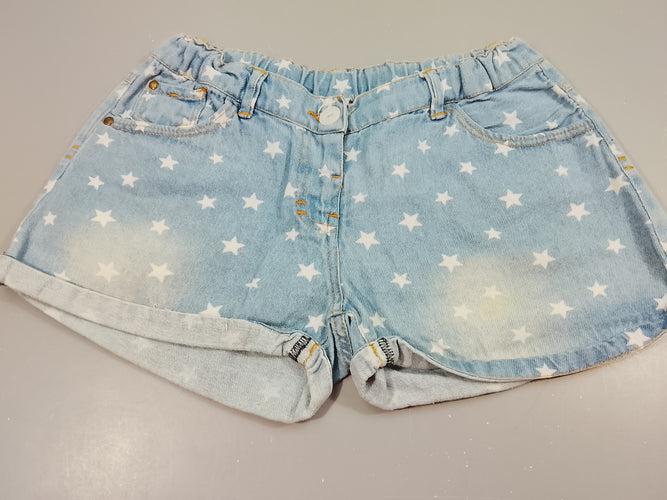 Short en jean clair  à revers, étoiles blanches,légère trace jaune à l'avant, moins cher chez Petit Kiwi
