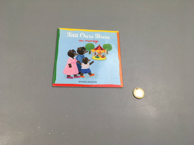 Petit ours brun  au manège, moins cher chez Petit Kiwi