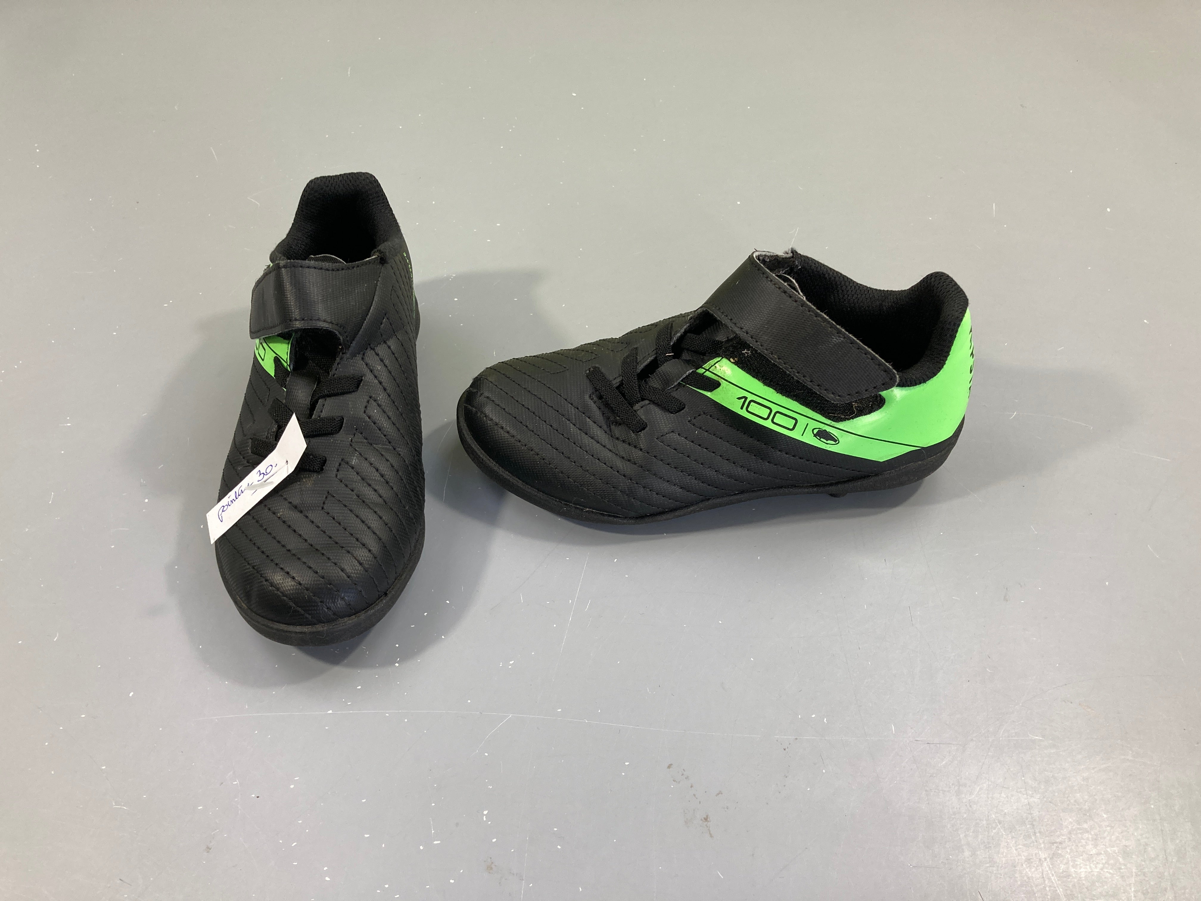 Kipsta Chaussures De Football Enfant A Lacets 100 Fg Noir Et Jaune