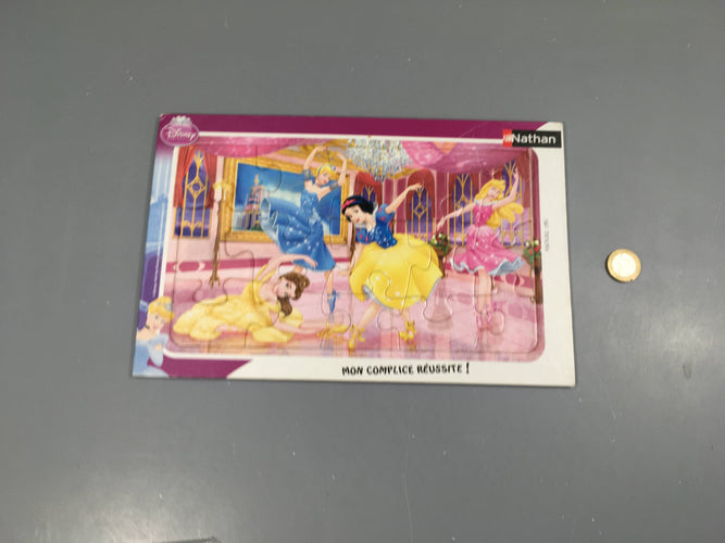 Planche puzzle Princesses, moins cher chez Petit Kiwi