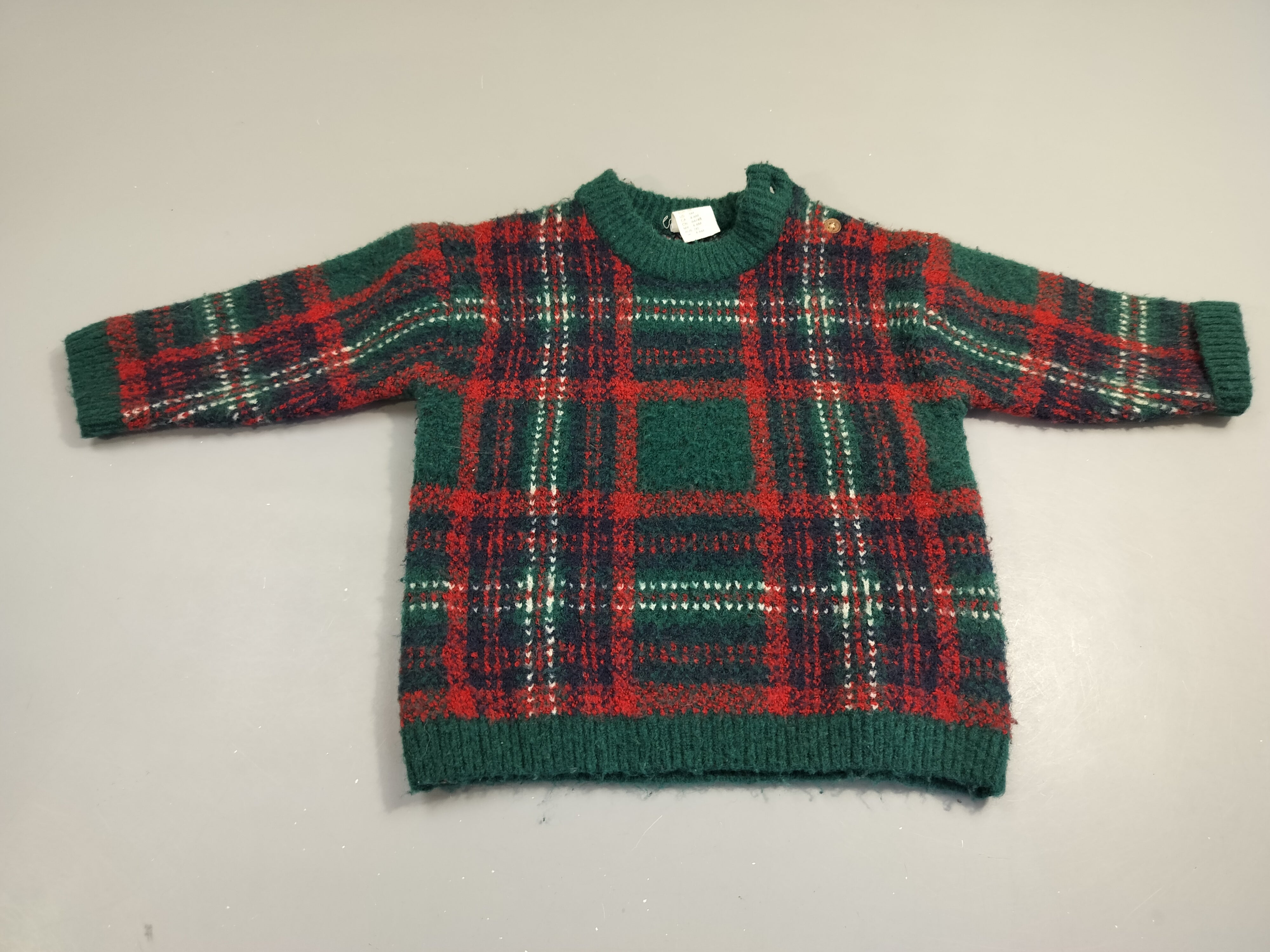 Pull ml à carreaux vert, bleu marine, rouge, vert. Bouloché 80% polyester,11% polyamide, 6% laine, 3% élasthanne