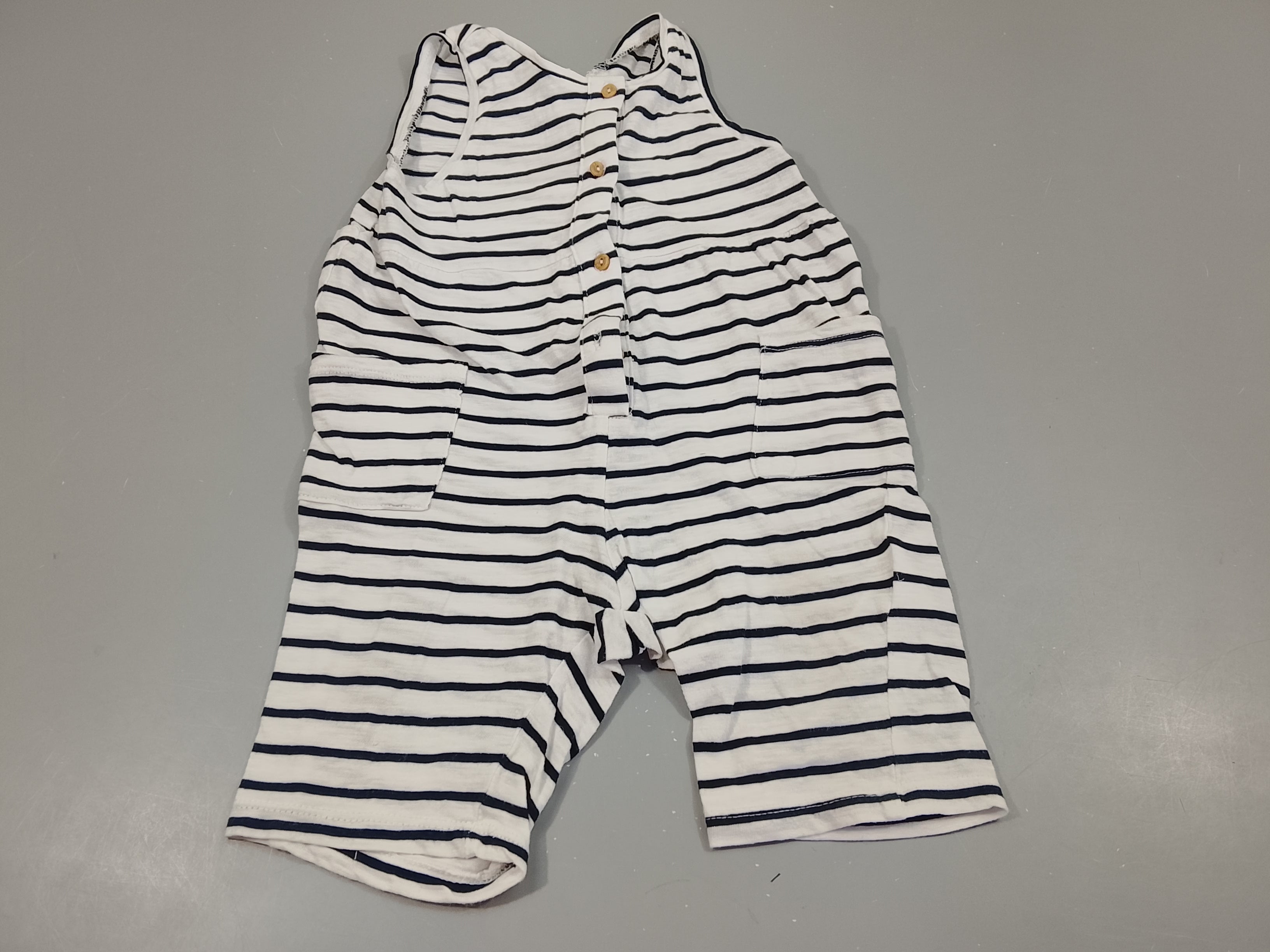 Combinaison blanche rayé bleu marine