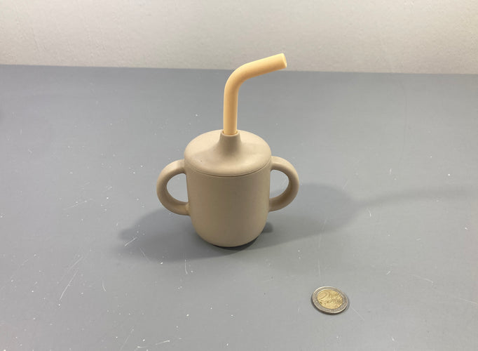 Gobelet en silicone avec paille, moins cher chez Petit Kiwi