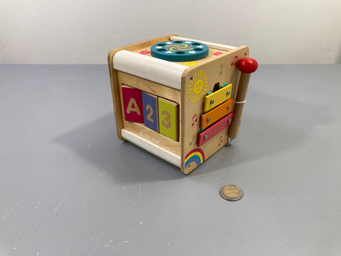 Le Toy Van Cube d'activités en bois, traces d'usure, moins cher chez Petit Kiwi