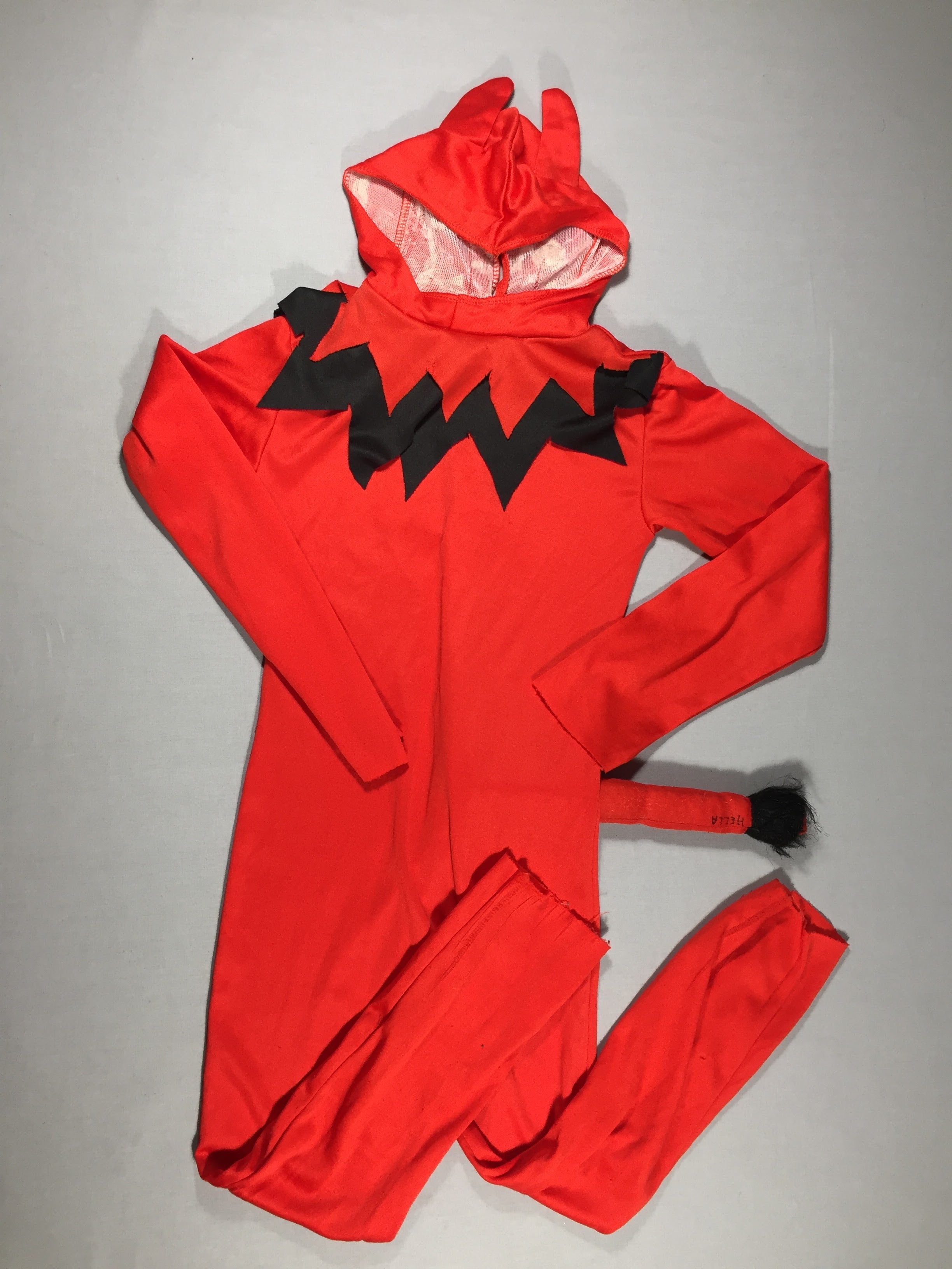 Déguisement de diablotin (traces d'utilisation et intérieur capuchon abîmé), Halloween