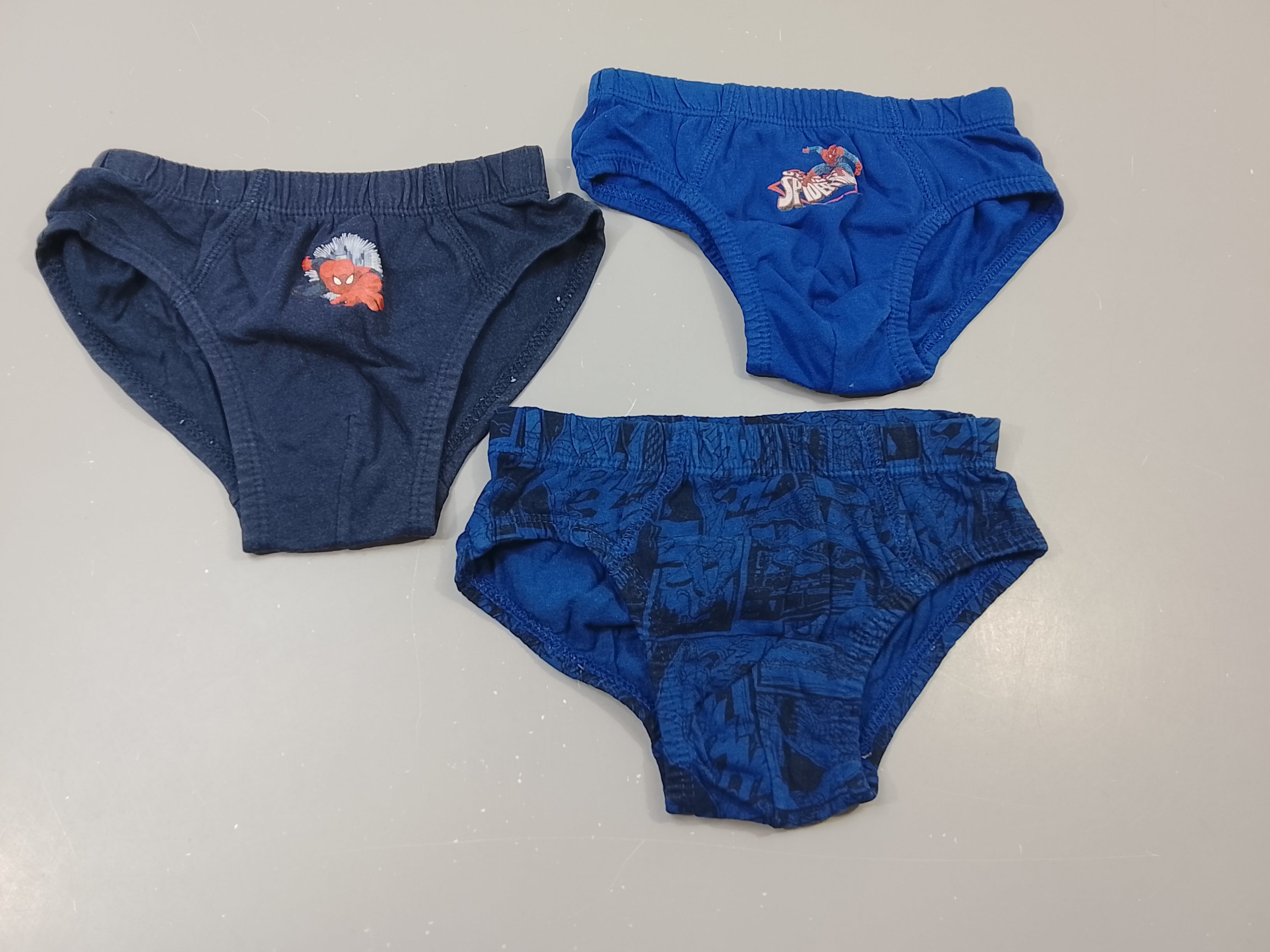 Lot de 3 slips  Spiderman, 1 noir, 1 bleu marine,1 bleu à motifs