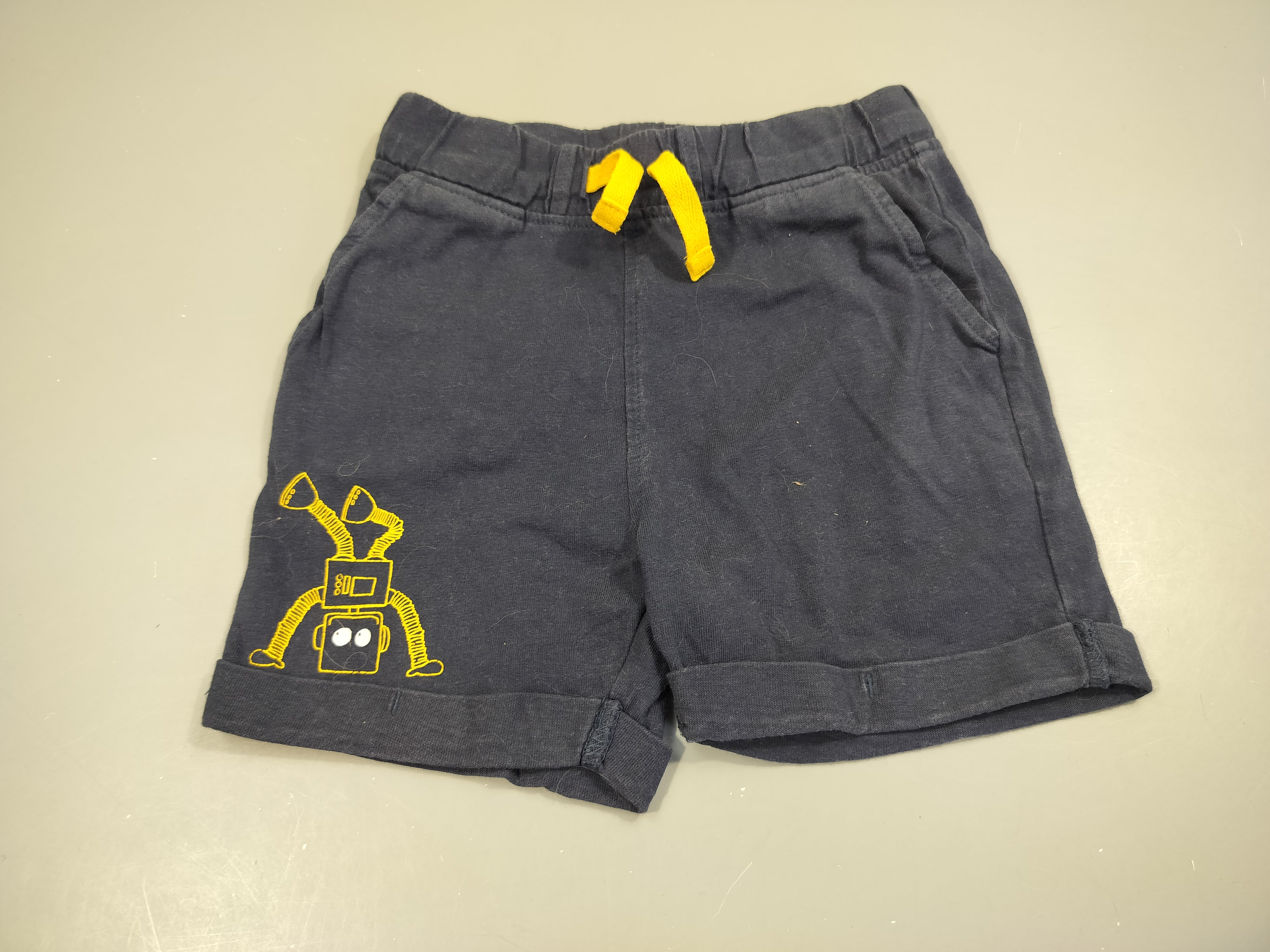 Short jersey bleu marine , robot jaune