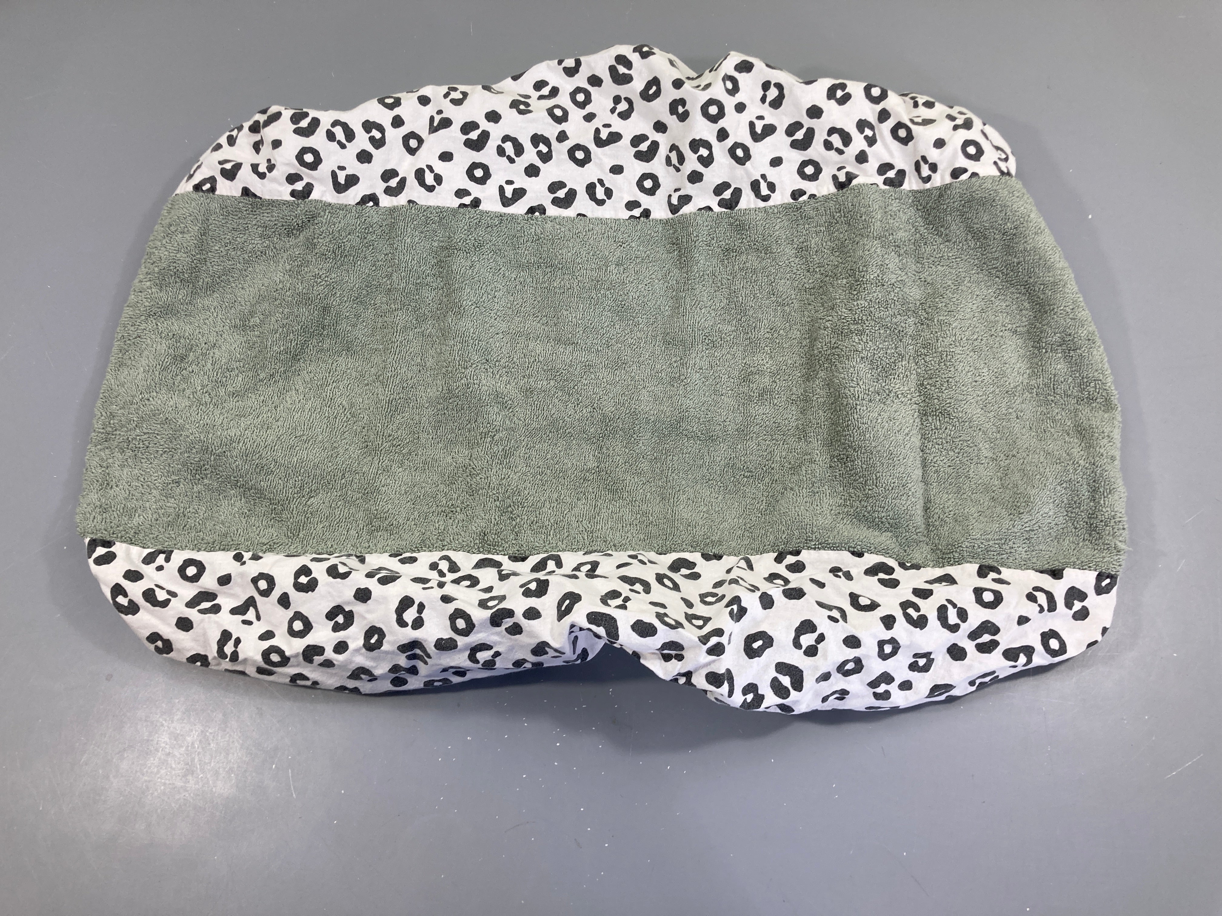 Housse de tapis à langer éponge kaki clair/coton léopar blanc-gris