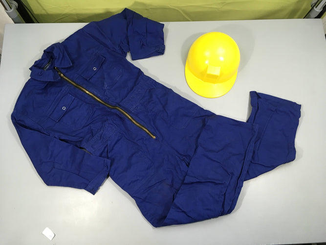 Combi de travail (Free2.be) + casque jaune, moins cher chez Petit Kiwi