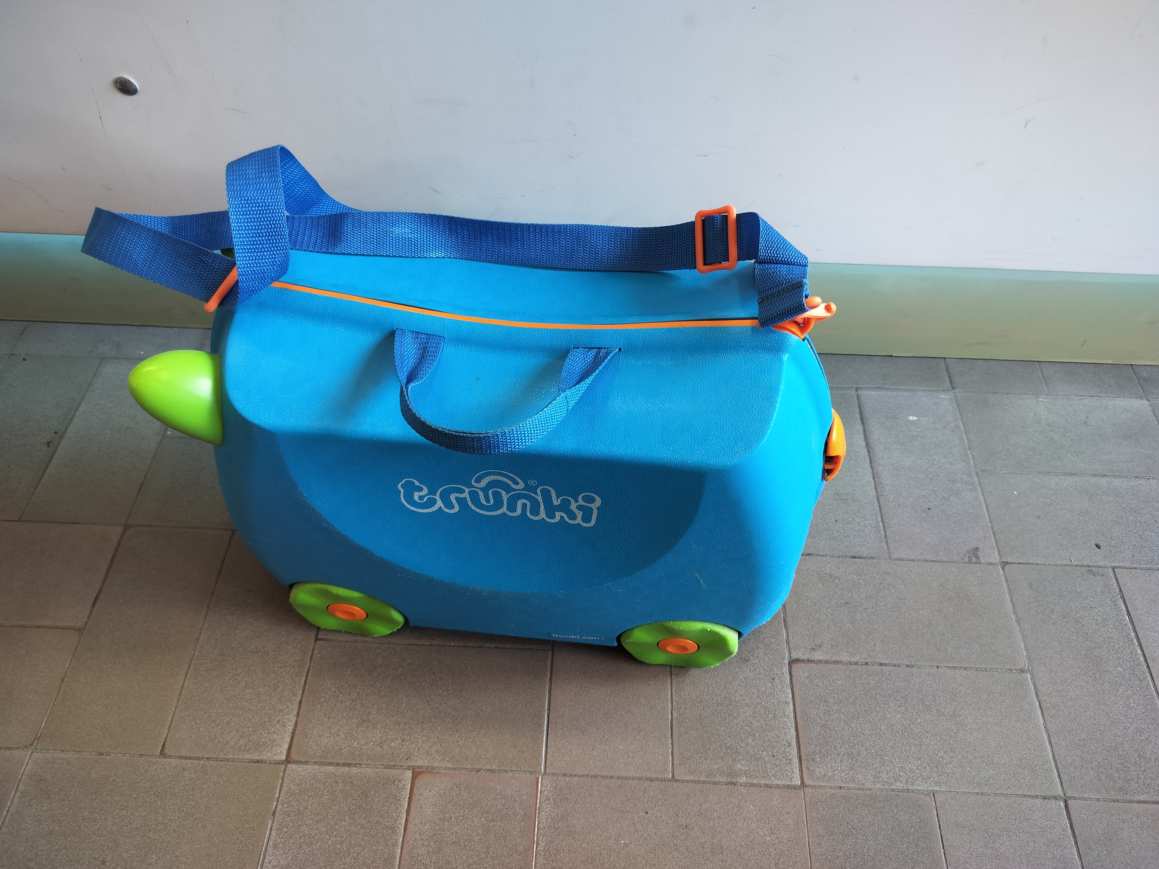 Valise bleue à roulette Trunki