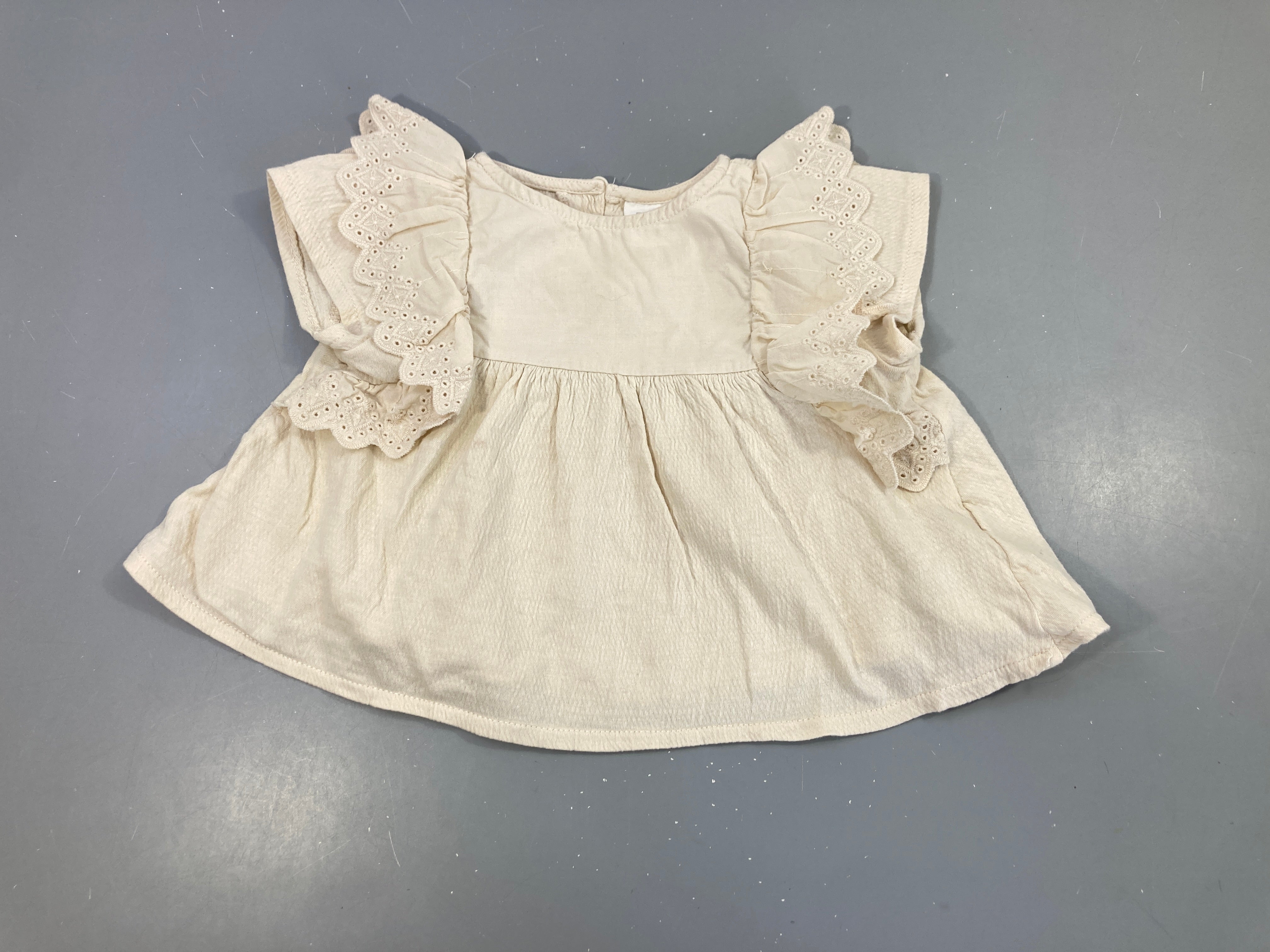 T-shirt m.c beige texturée froufrou ajouré