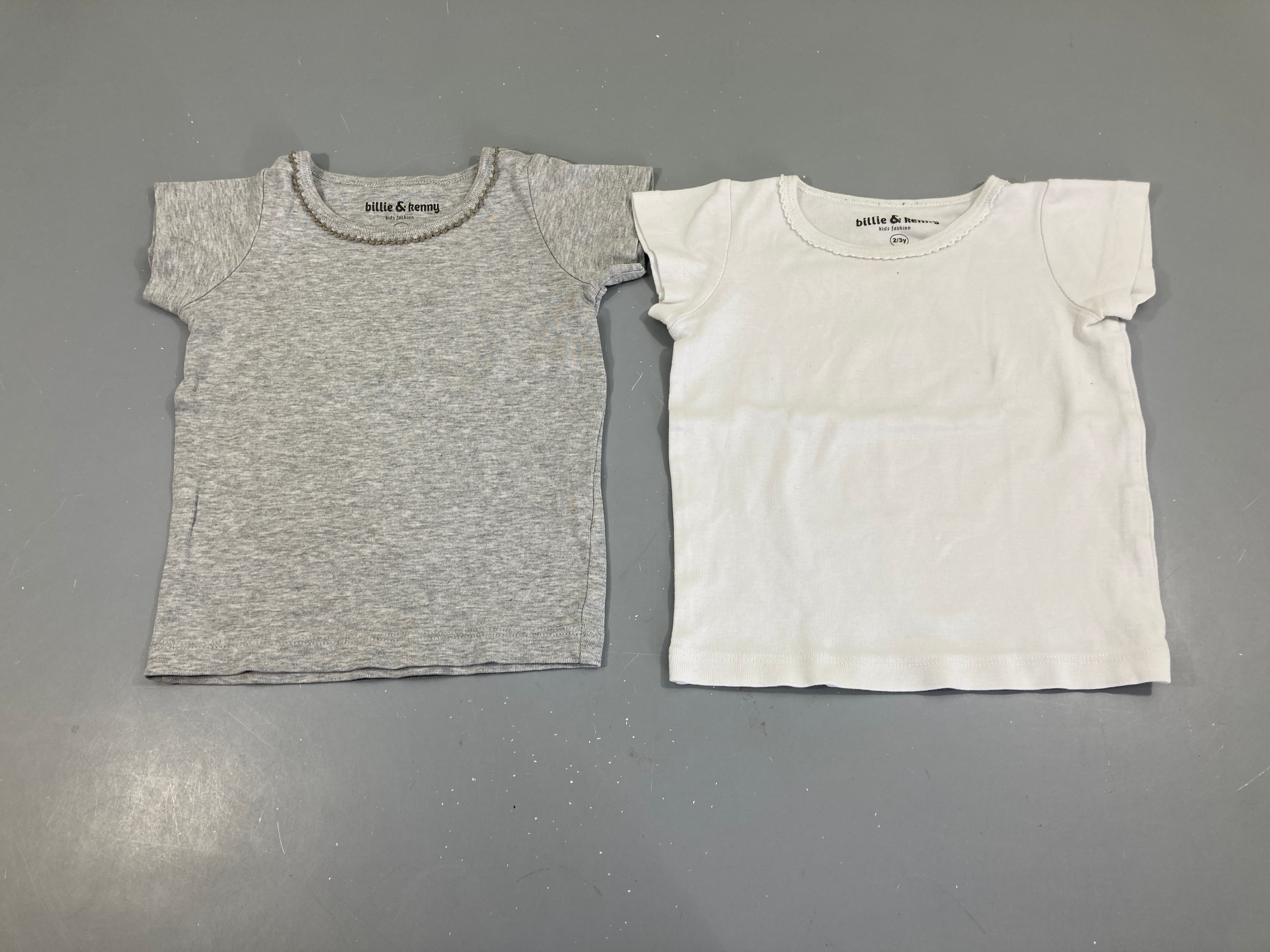 2 Chemisettes blanche et grise