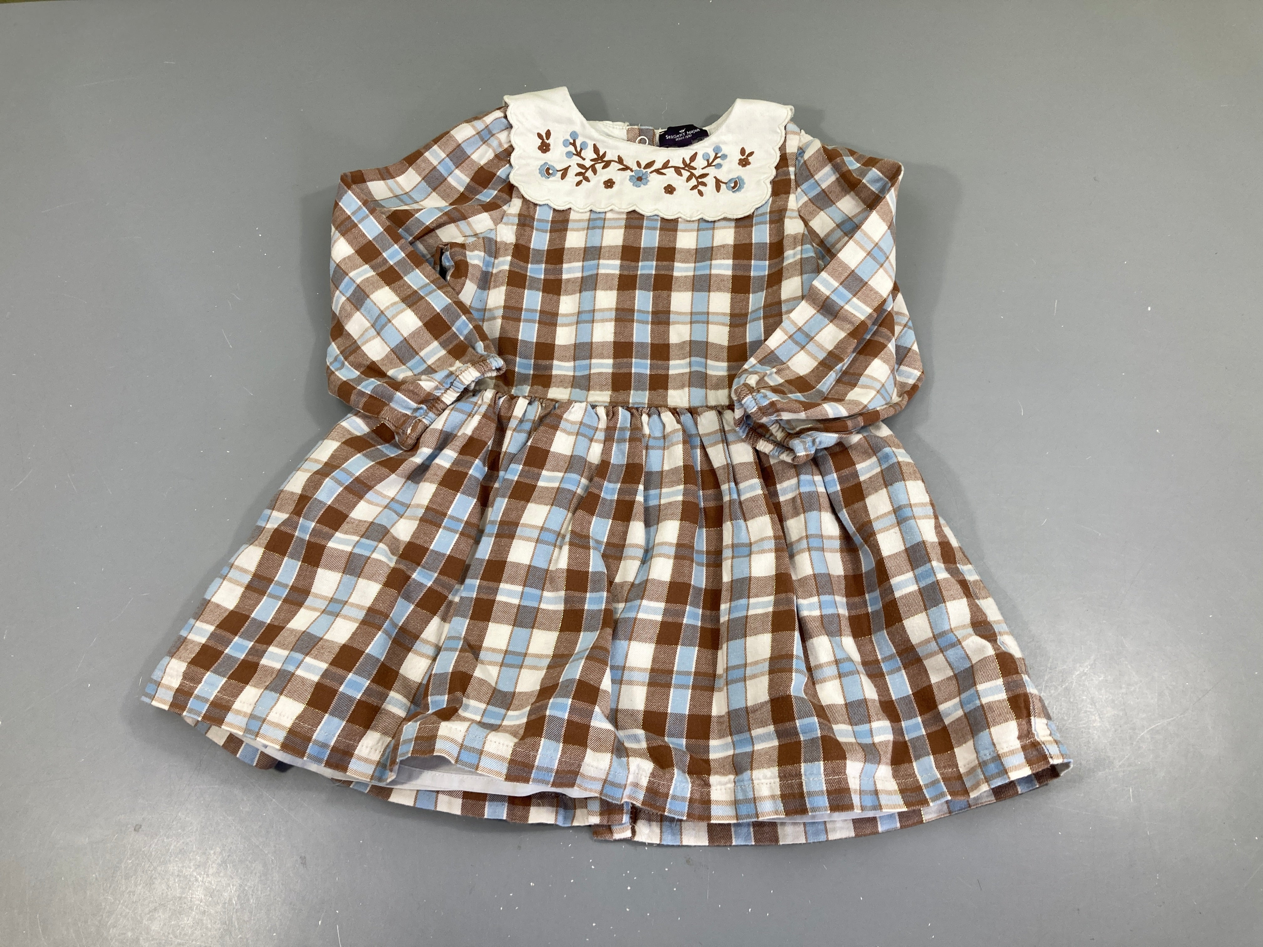 Robe m.l à carreaux blanc-brun-bleu col