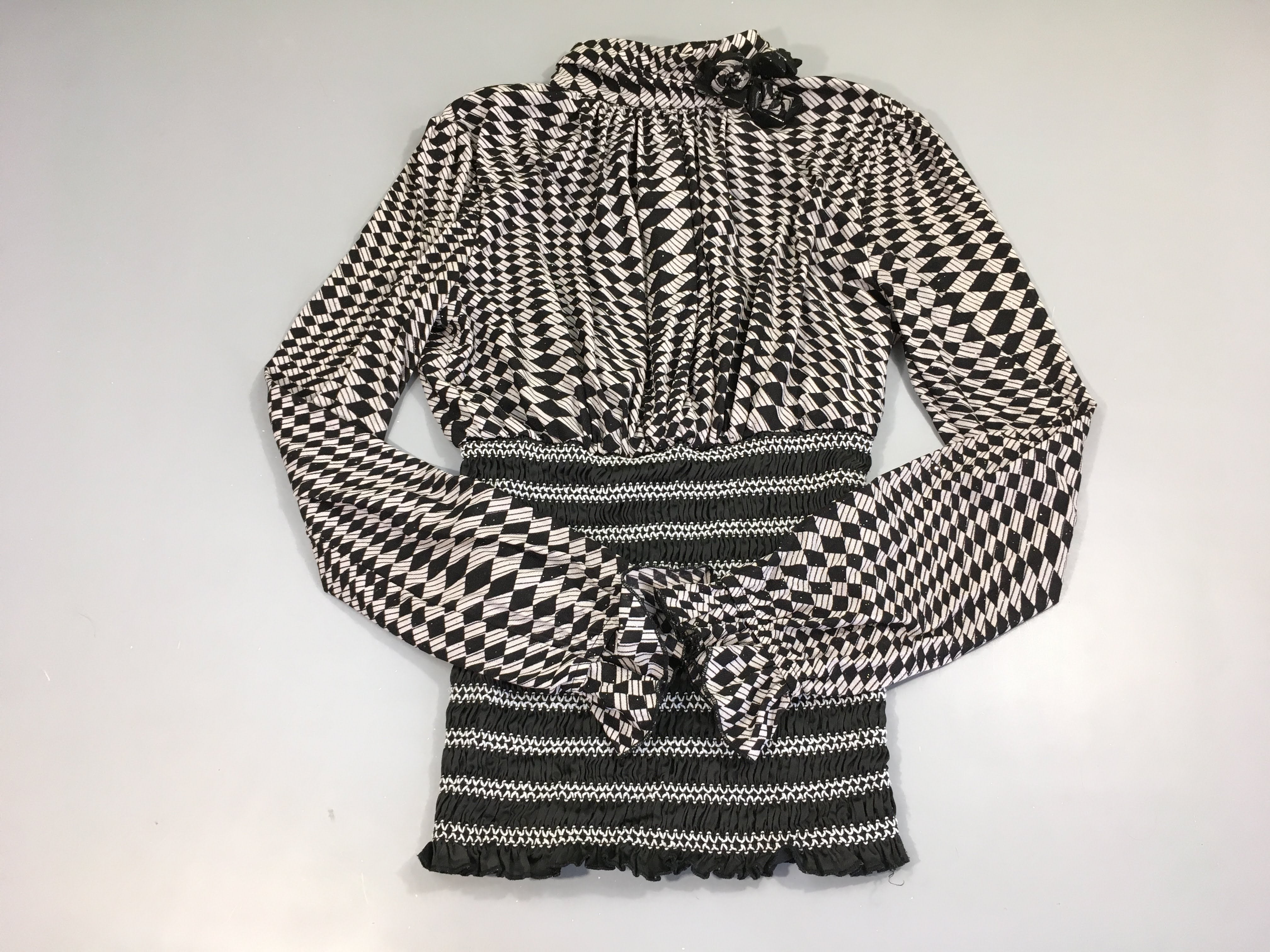Blouse ml col montant noir-blanc losange haut s.moks bas