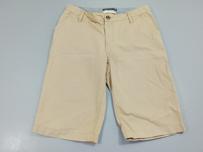 Bermuda  chino beige, petites taches près de la poche côté droit, moins cher chez Petit Kiwi