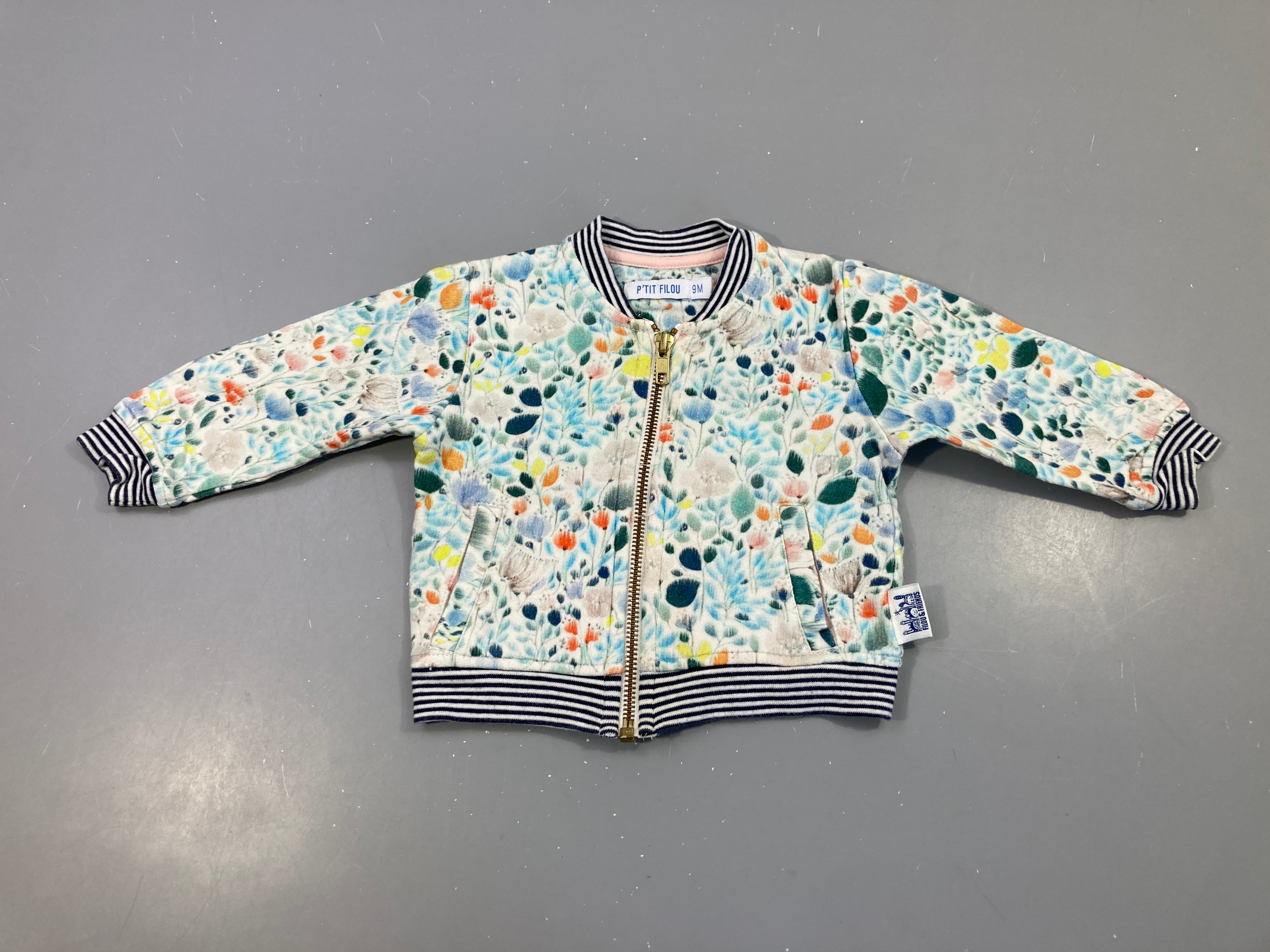 Sweat zippé blanc motifs fleuri bleu-orangé