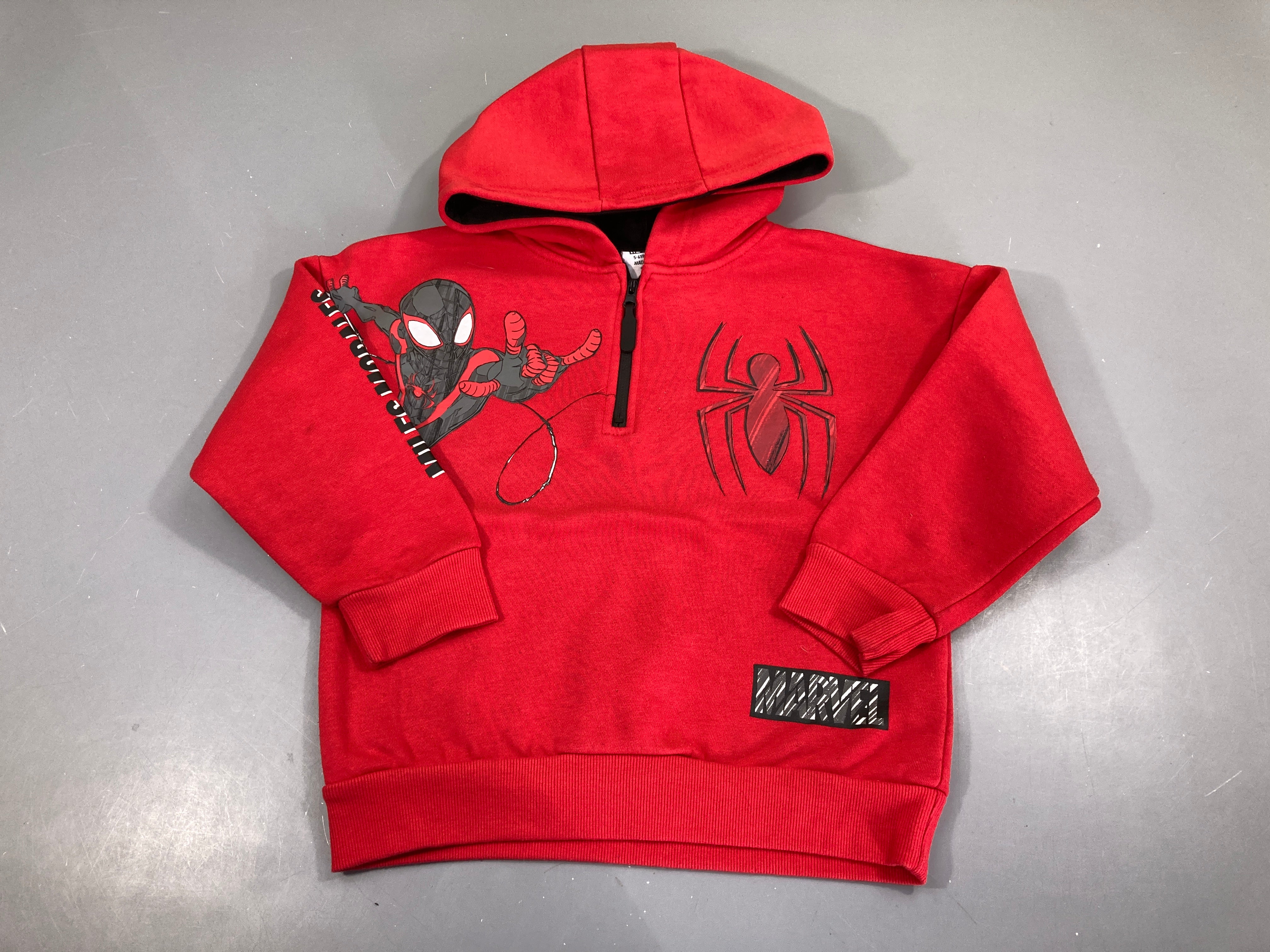 Sweat rouge à capuche Spiderman, légèrement bouloché