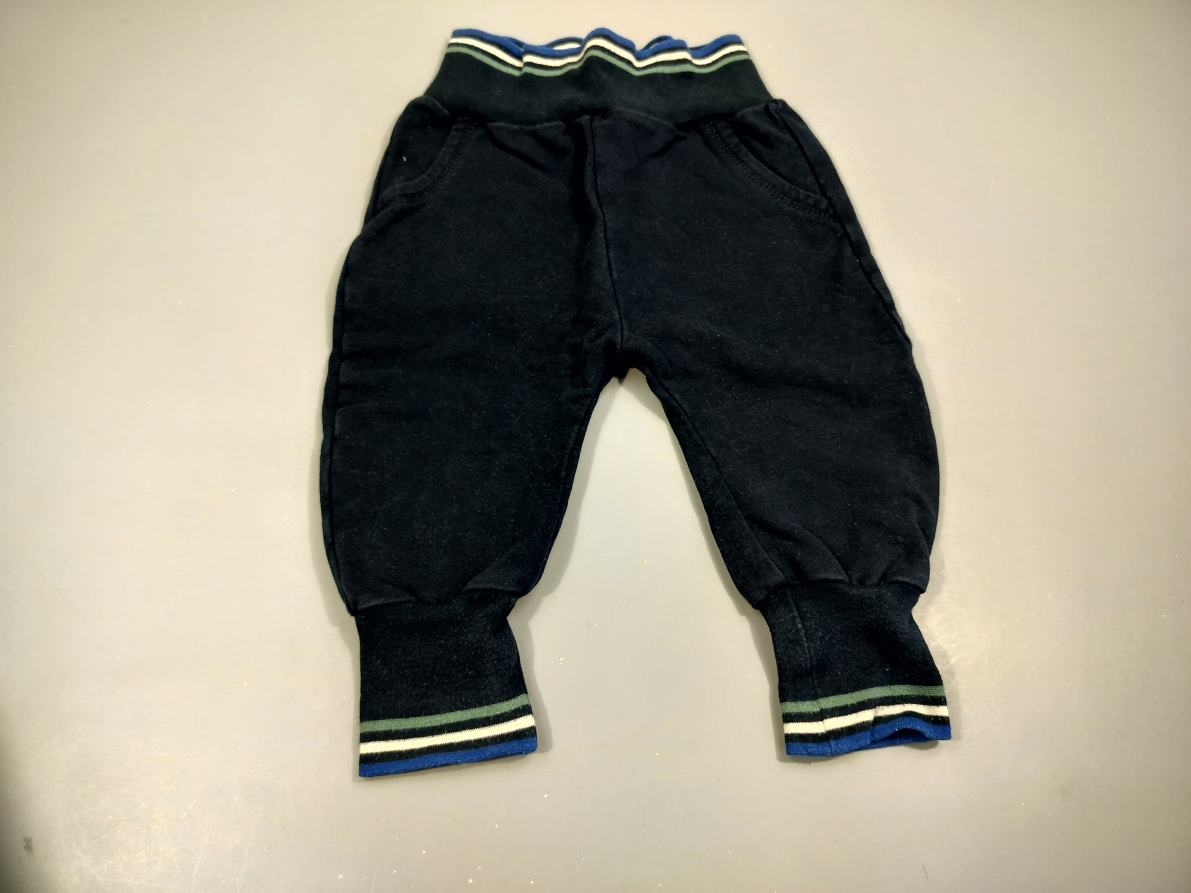 Pantalon bleu marine taille et chevilles élastiques 95% coton 5% élasthanne