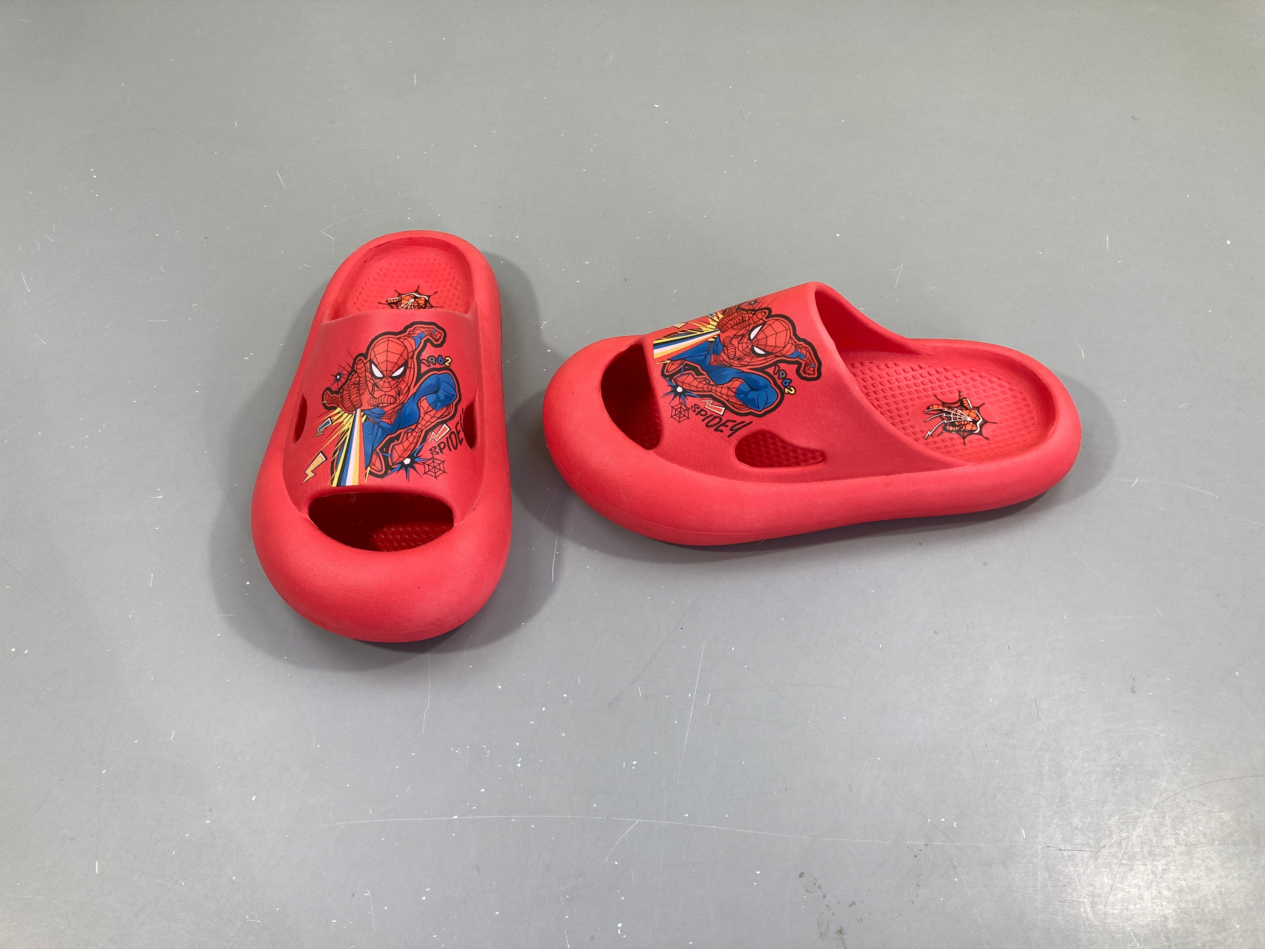 Claquettes rouge Spiderman, 31