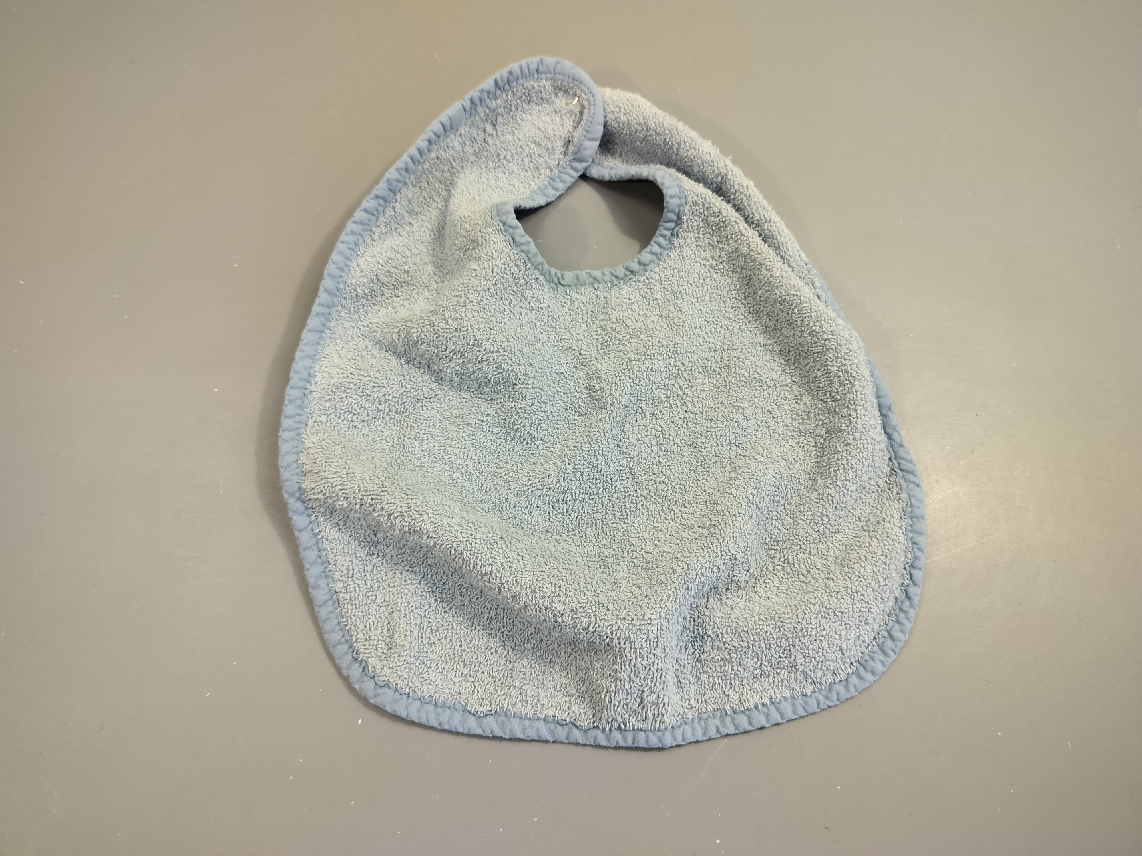 Bavoir éponge bleu clair