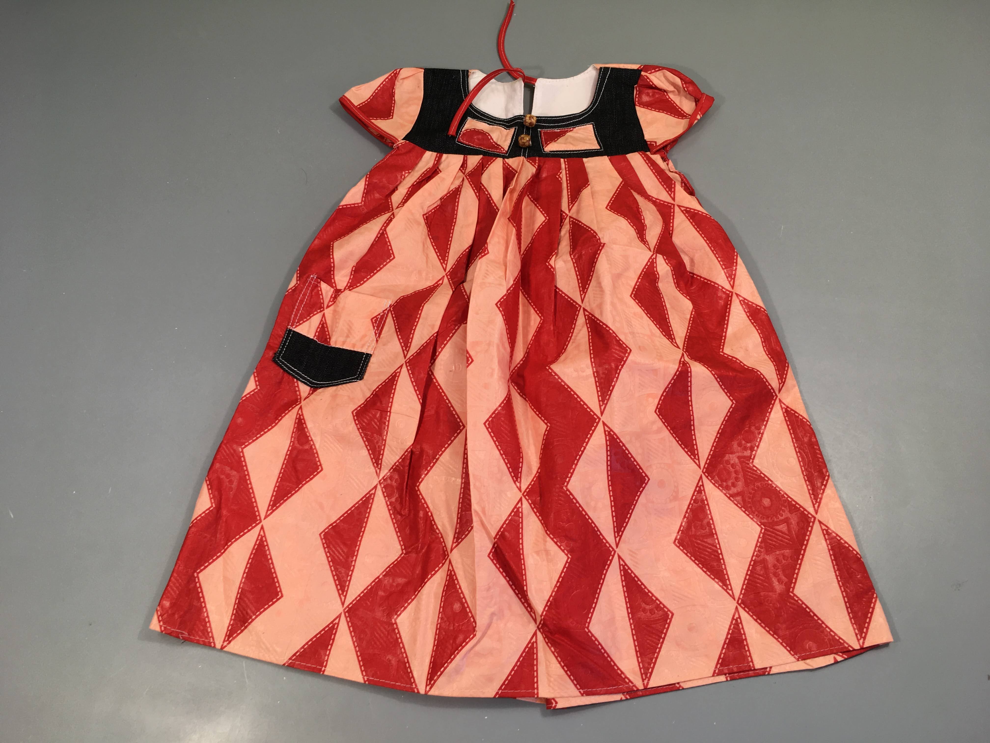 Robe m.c enduite motifs saumon/rouge perles bois