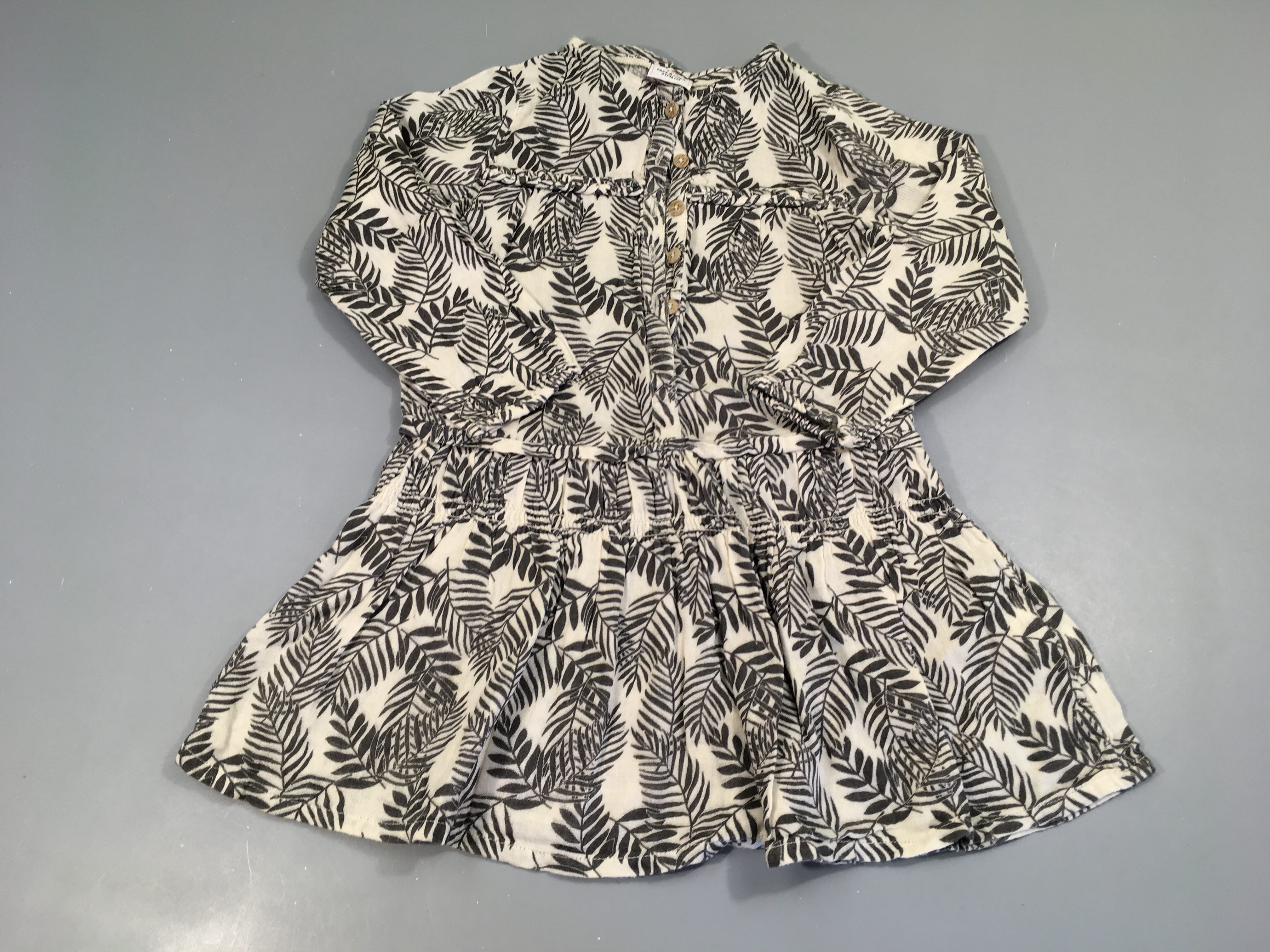 Robe m.l écru/gris feuillage boutons