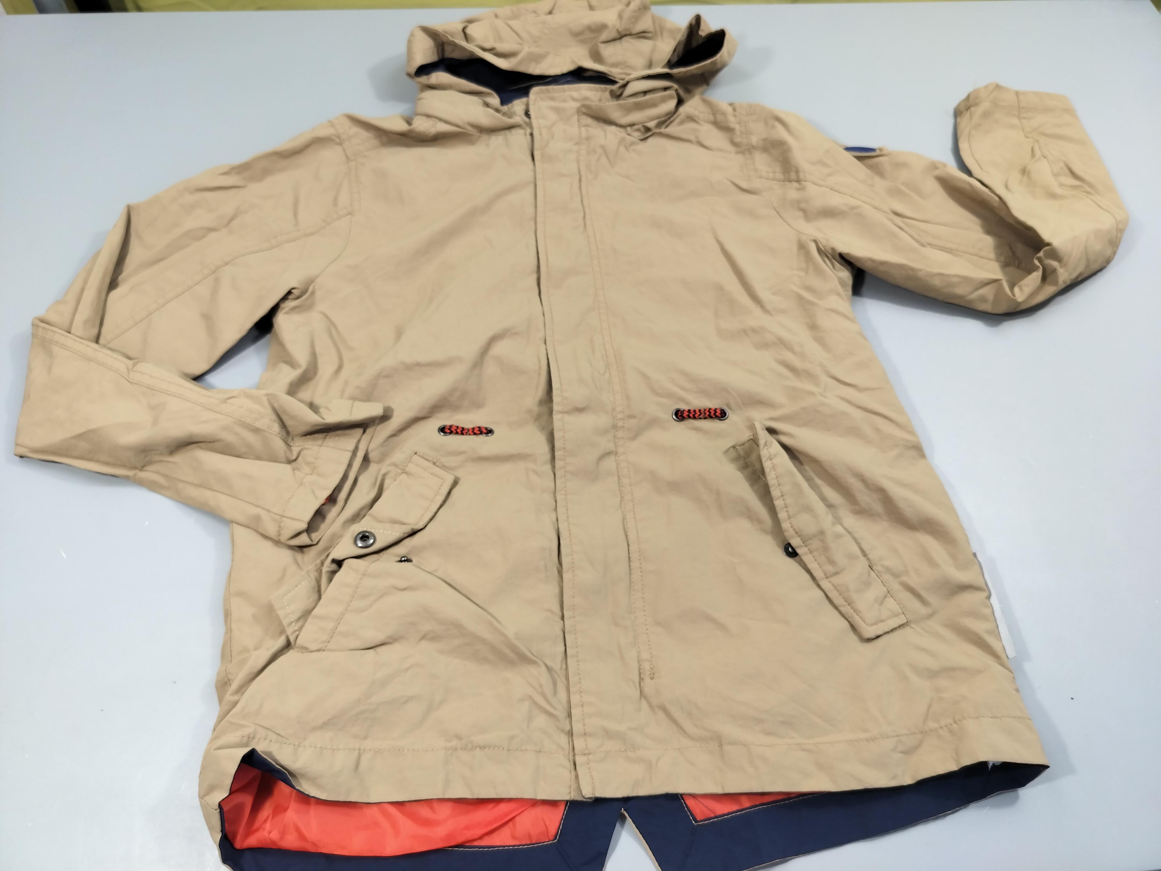 Veste zippée à capuche beige