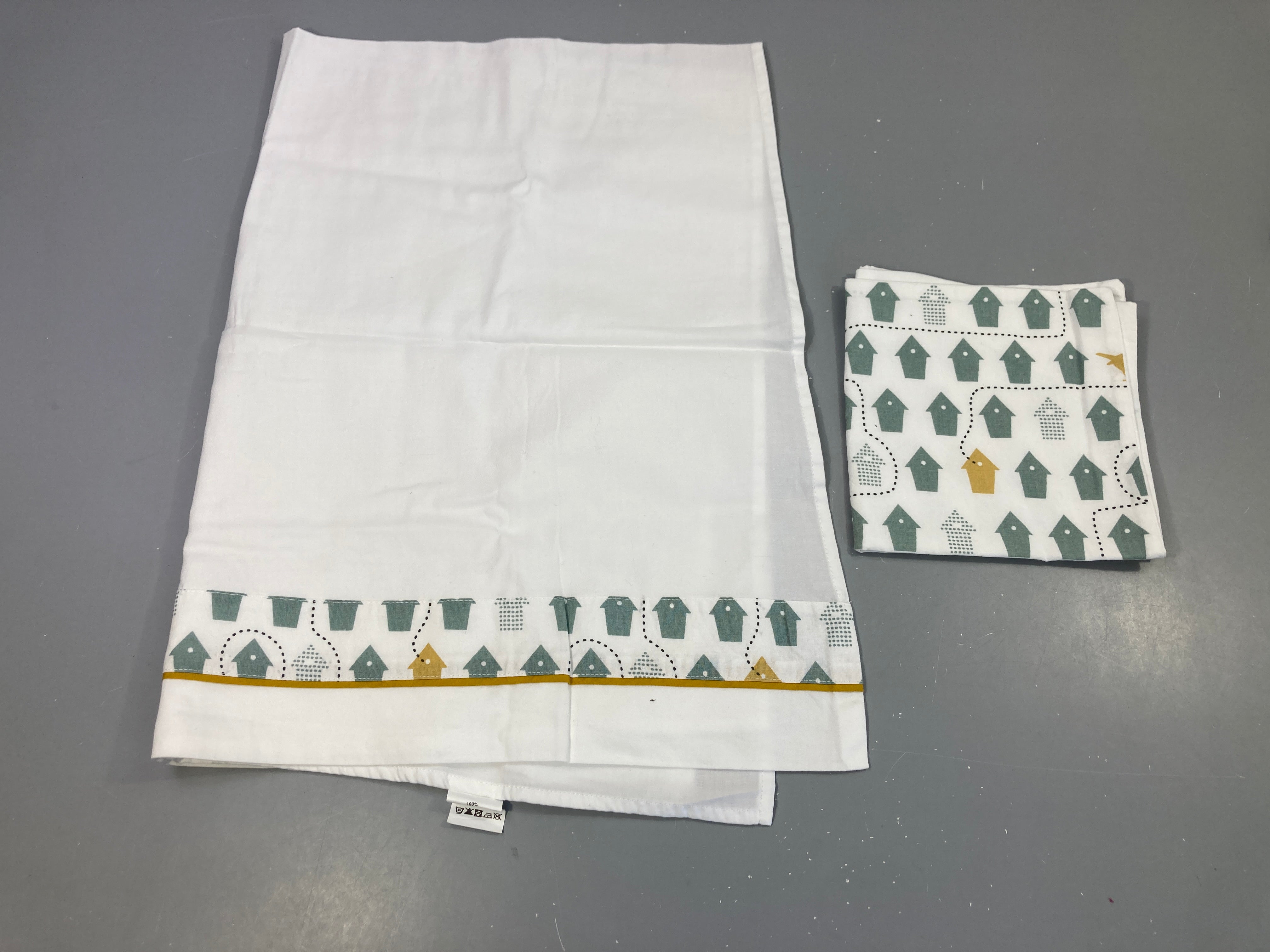 Drap de lit blanc motifs bords flèches 70-100cm + Taie d'oreiller 35-35cm