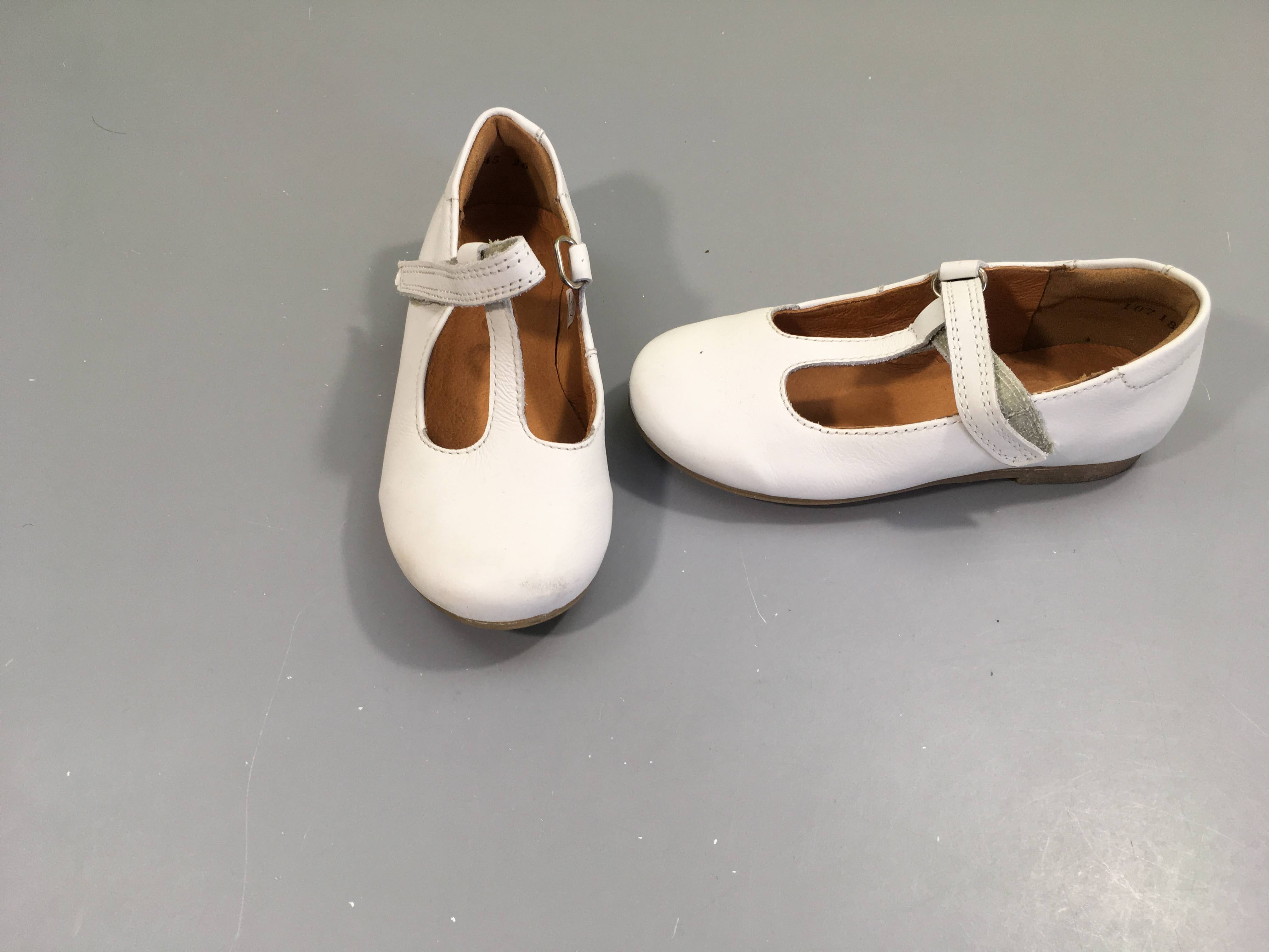Chaussures ouvertes en cuir blanc, 26