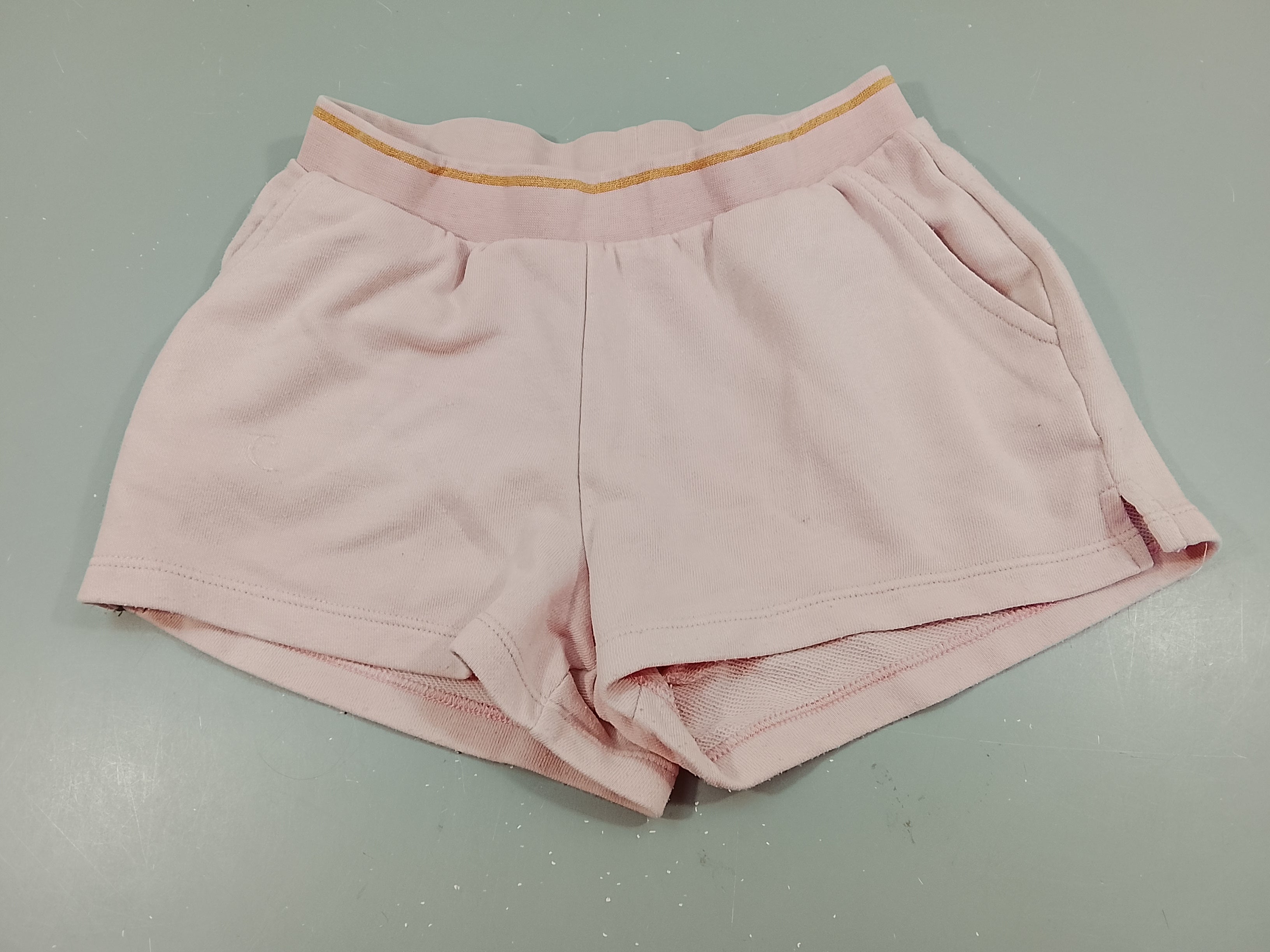 Short molleton  rose clair , taille élastique. Un peu bouloché