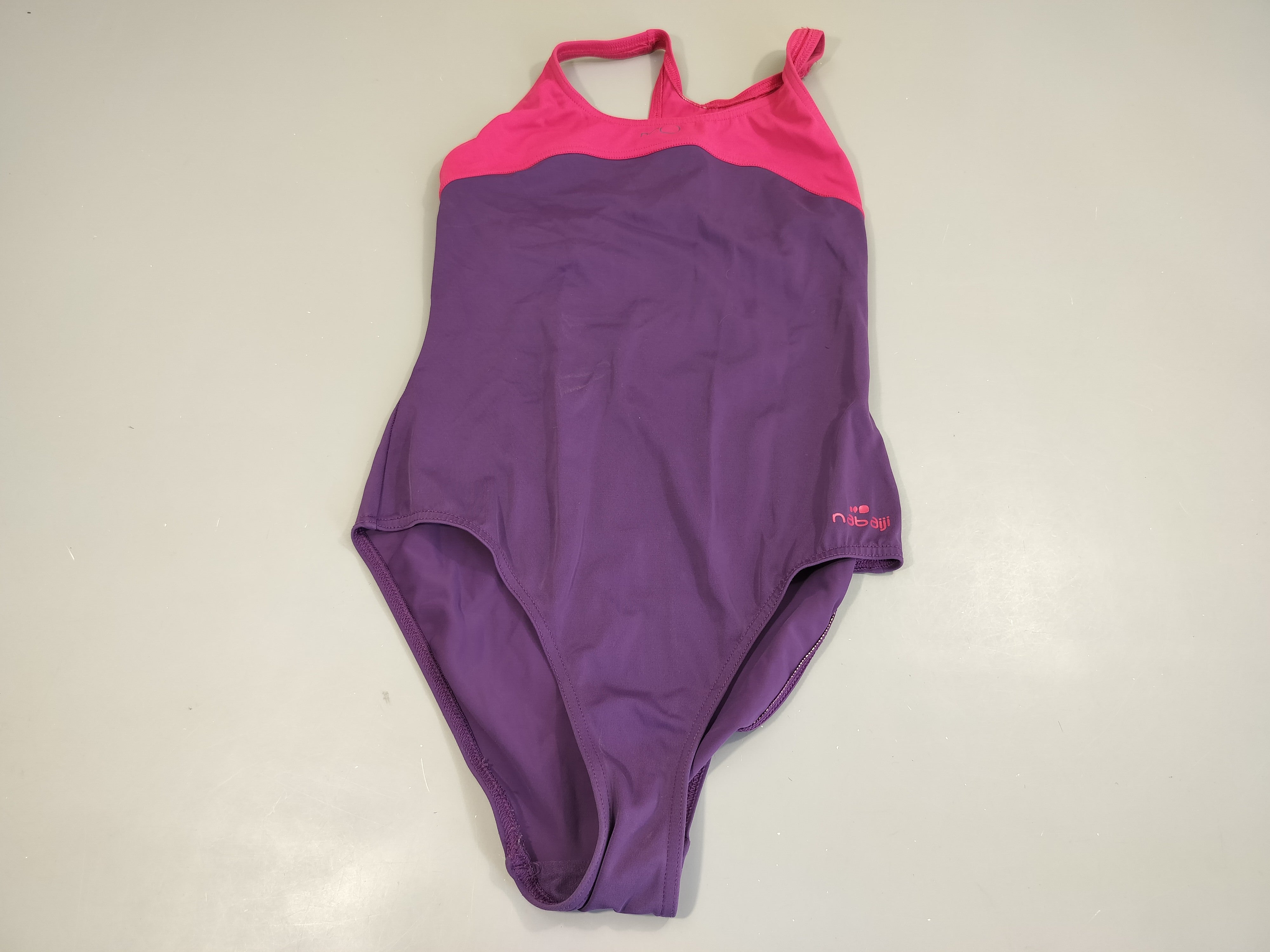 Maillot mauve et rose. Pas de taille indiquée, estimée 16a