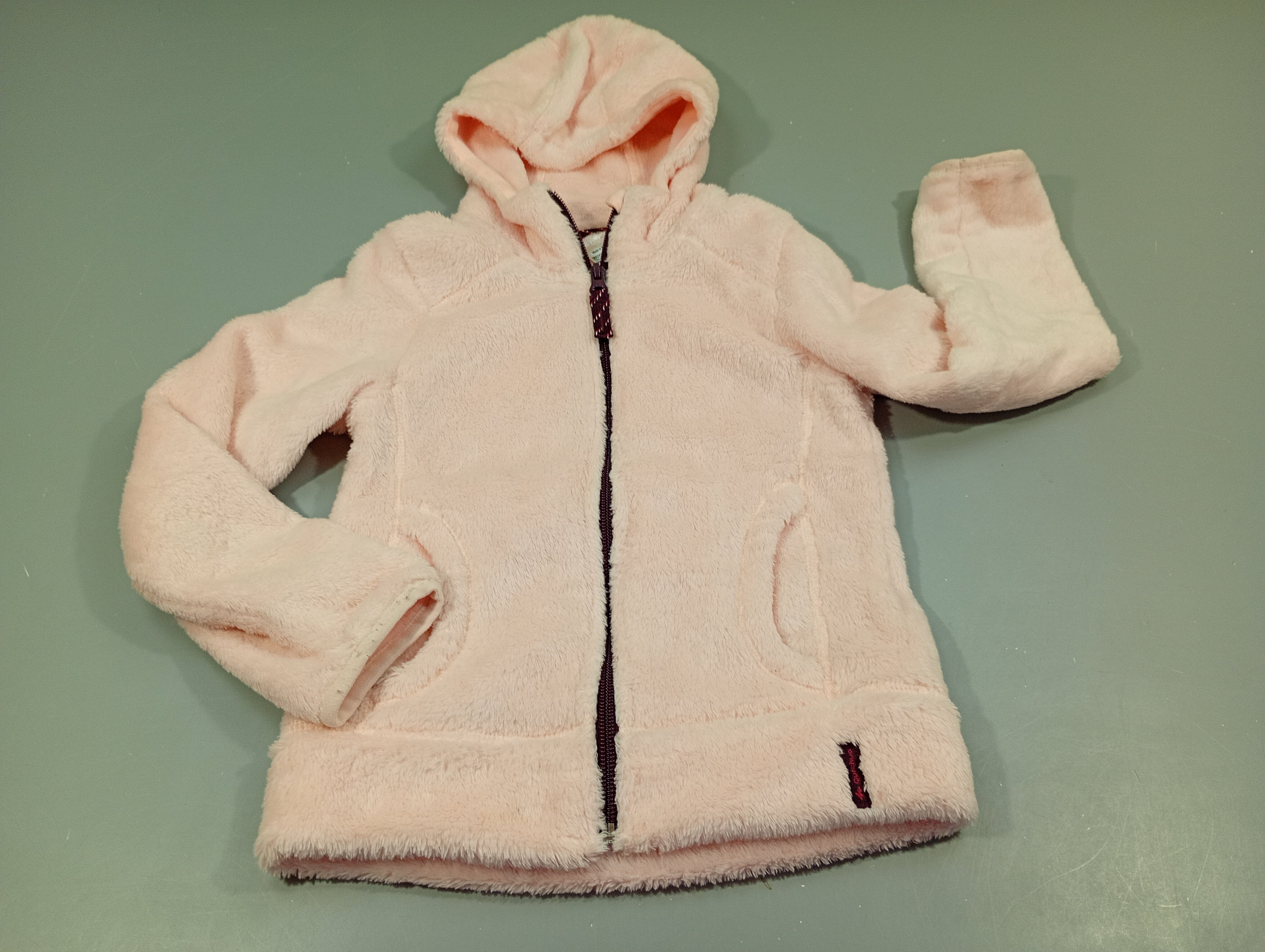 Gilet duveteux à capuche rose clair