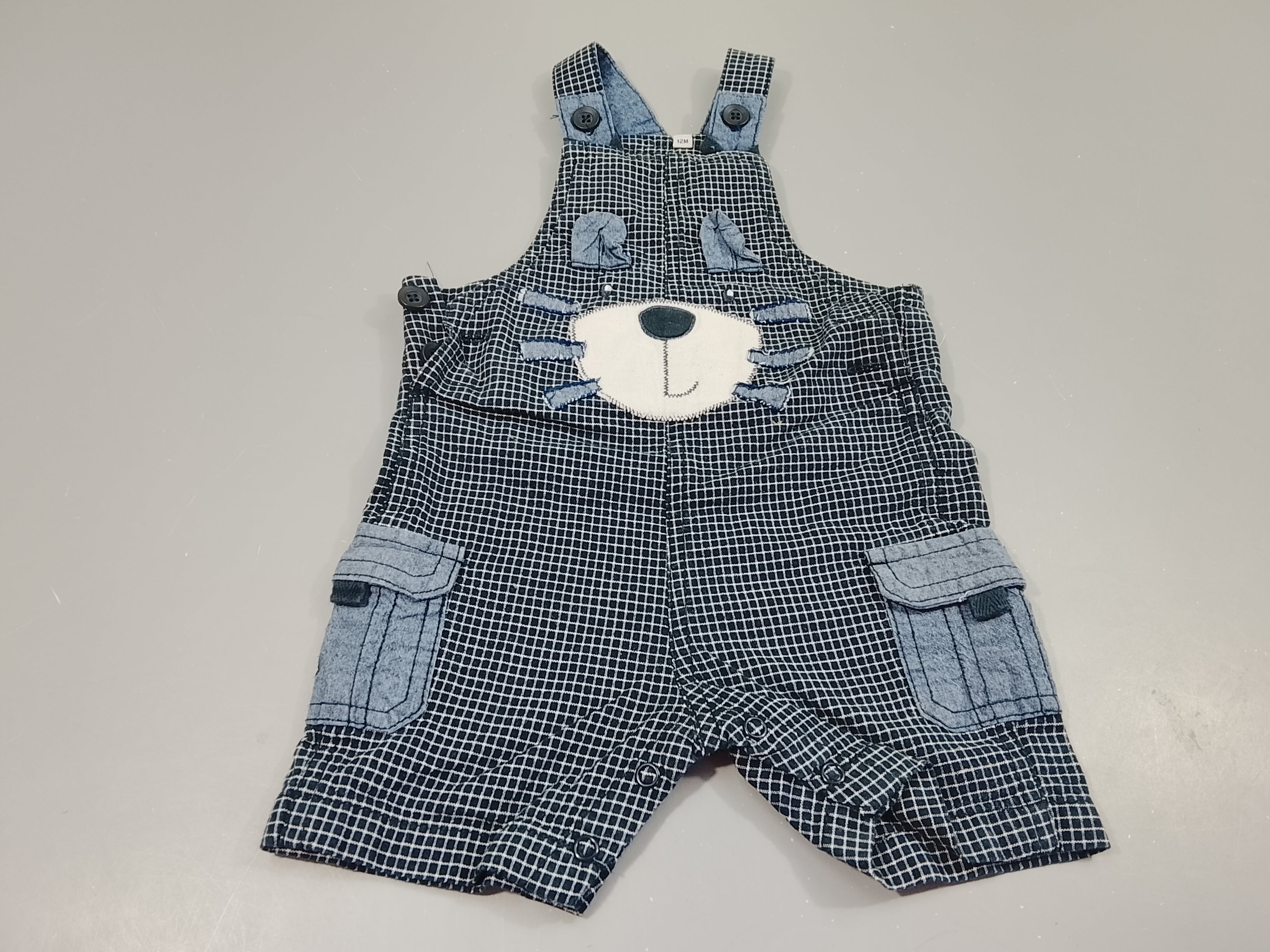 Salopette  bleu marine à carreaux blancs , tête d'ours