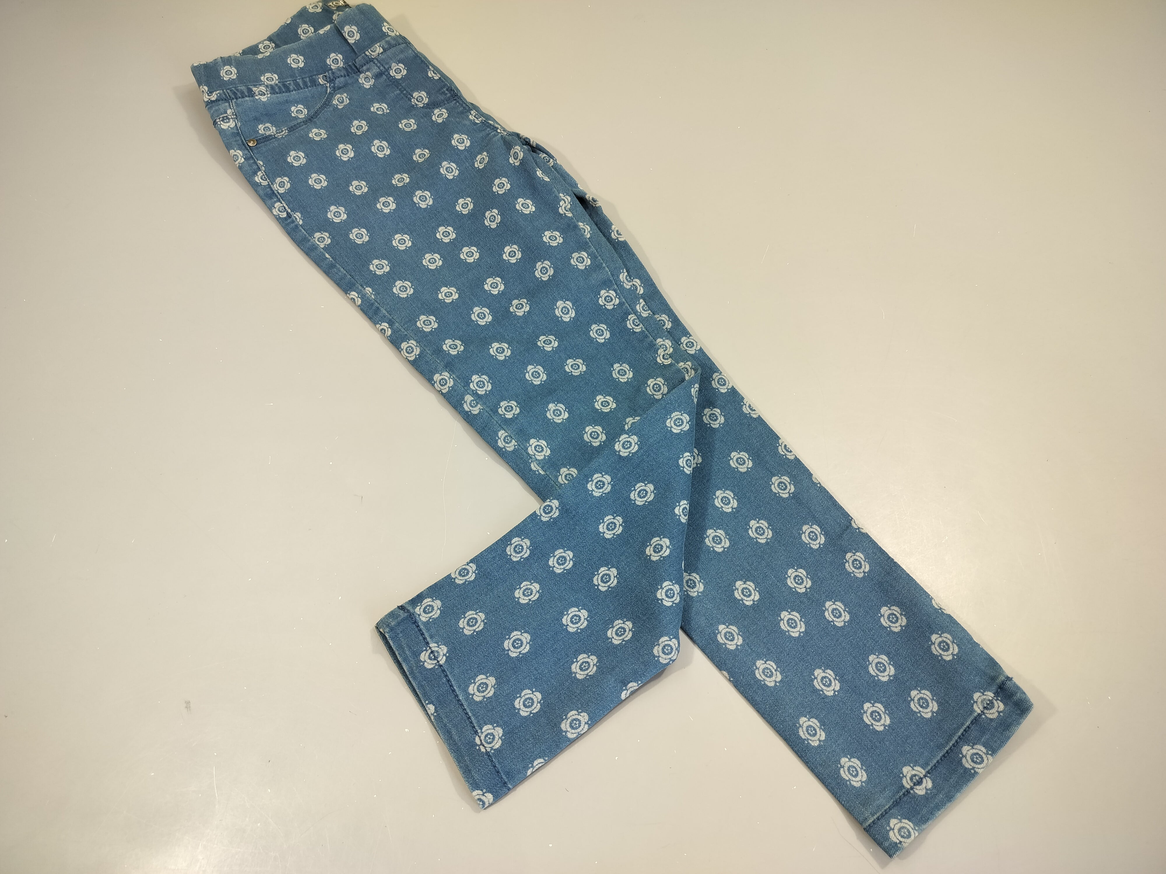 Jegging bleu à fleurs blanches