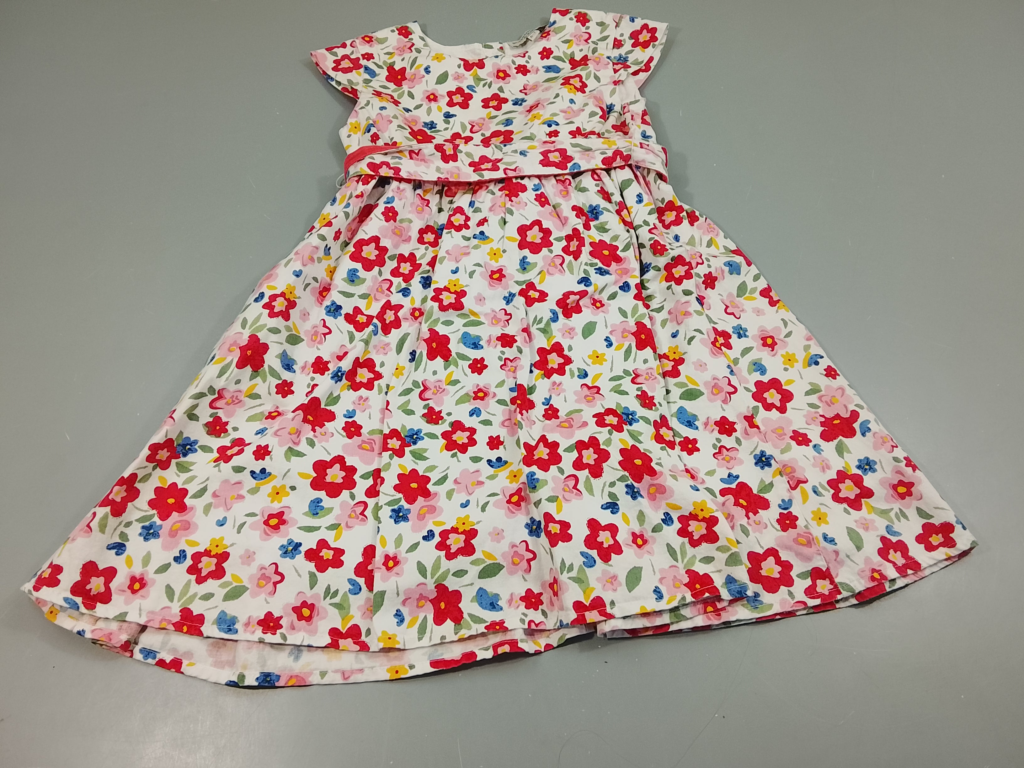 Robe m.c blanche à fleurs rose, bleu, jaune,...