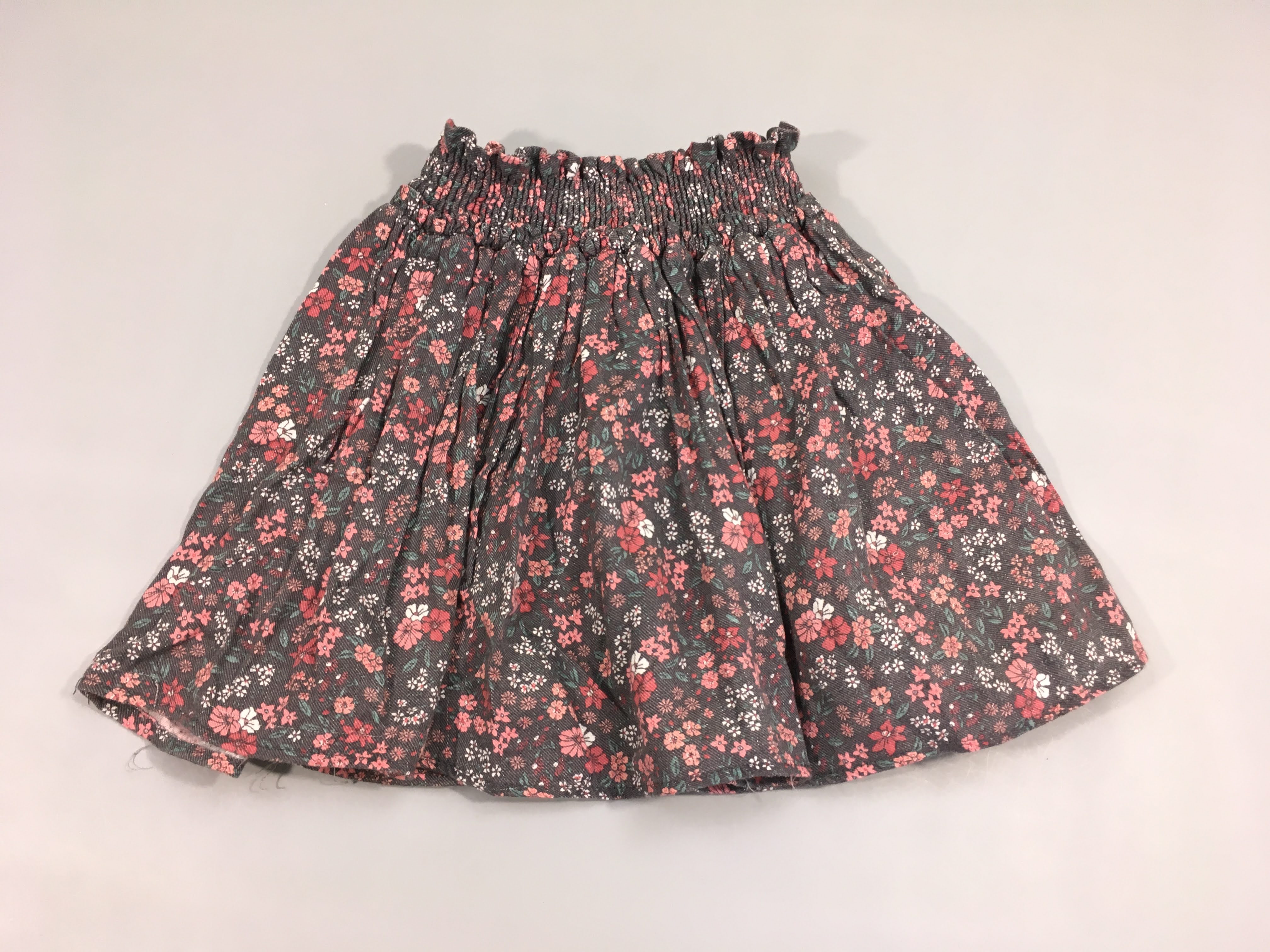 Jupe gris foncé fleurie s.mockée