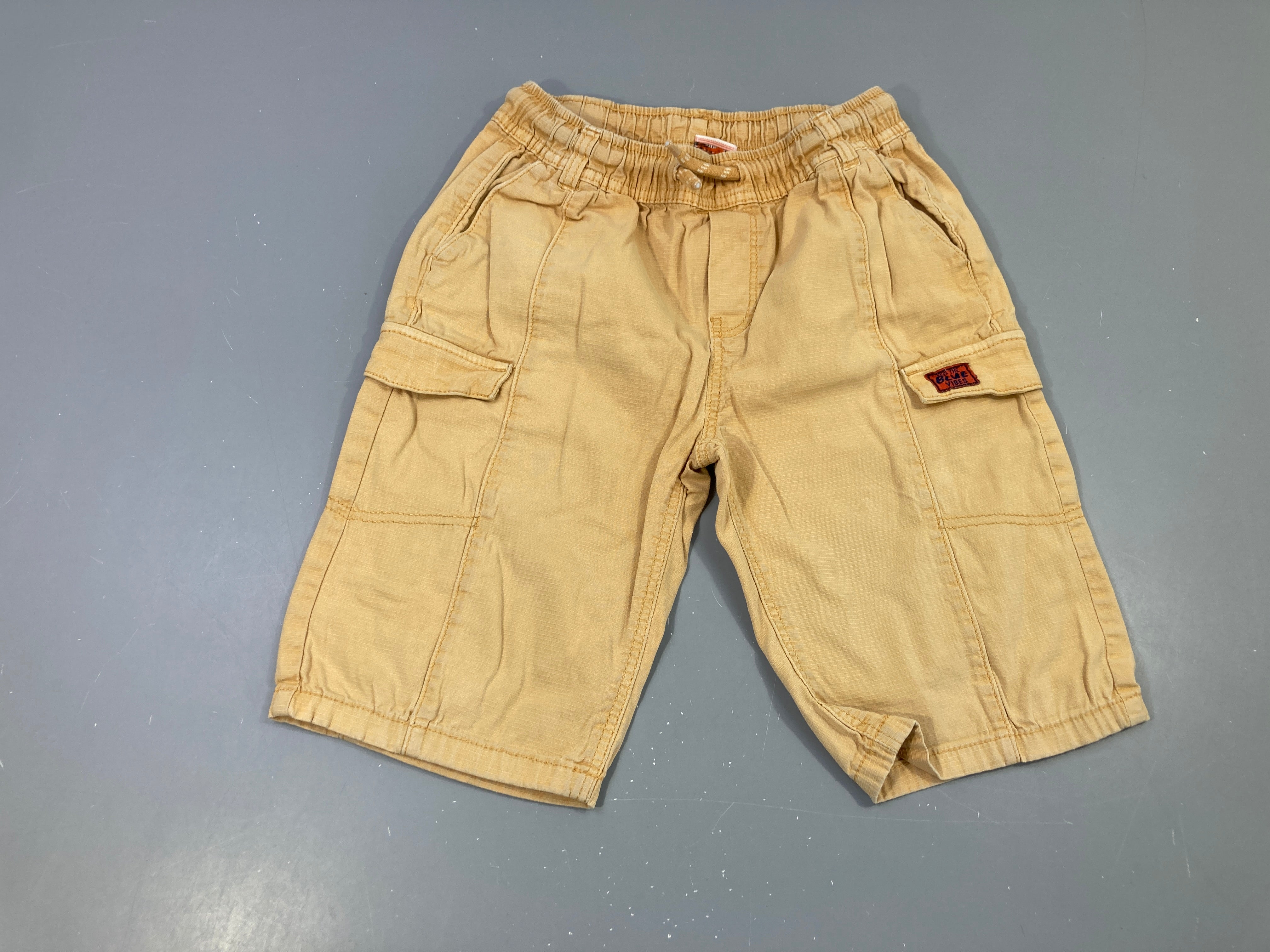 Bermuda jaune cargo